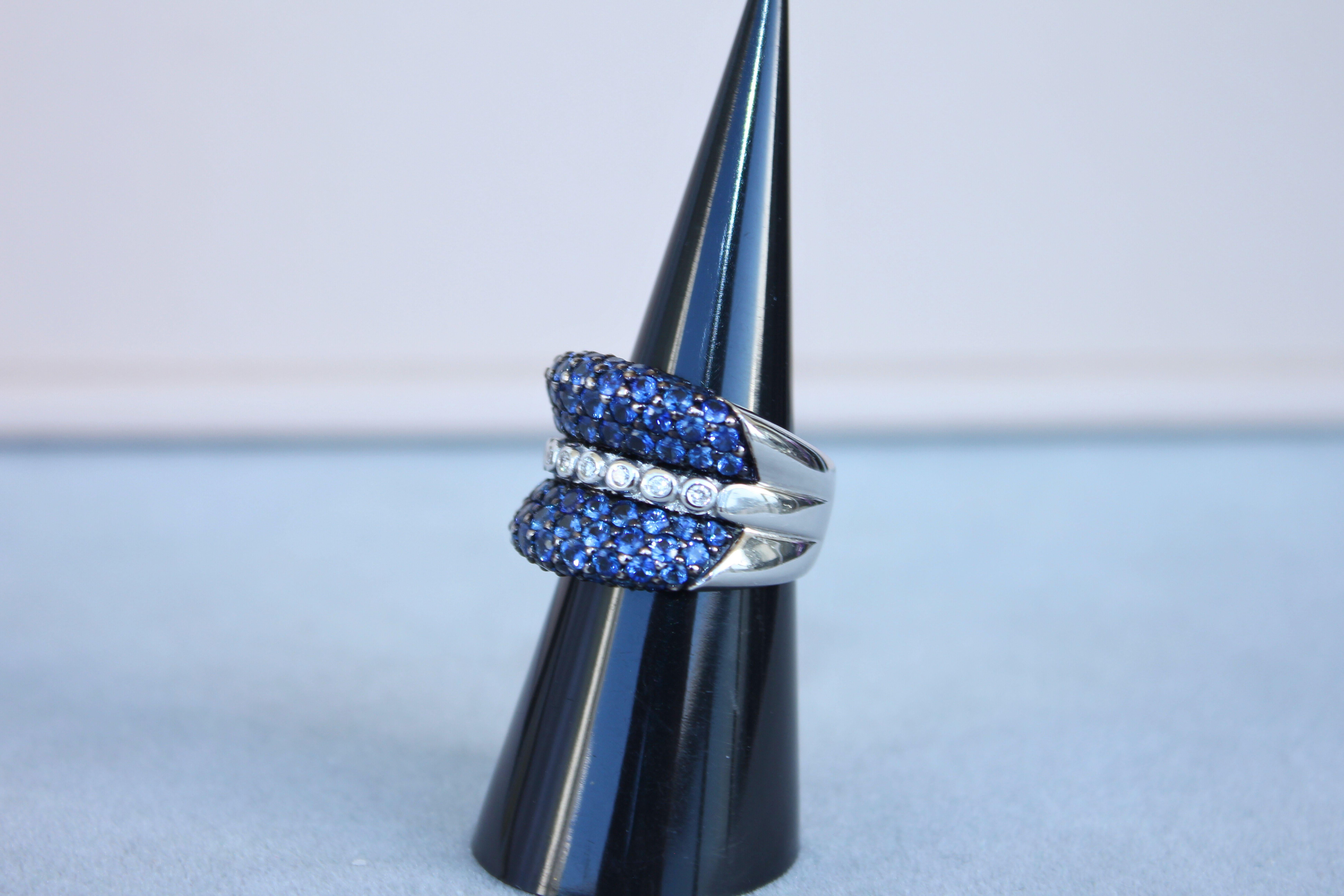 Round Diamond Bezel Set Blue Sapphire Pave Set 18 Karat White Gold Unique Ring For Sale 5