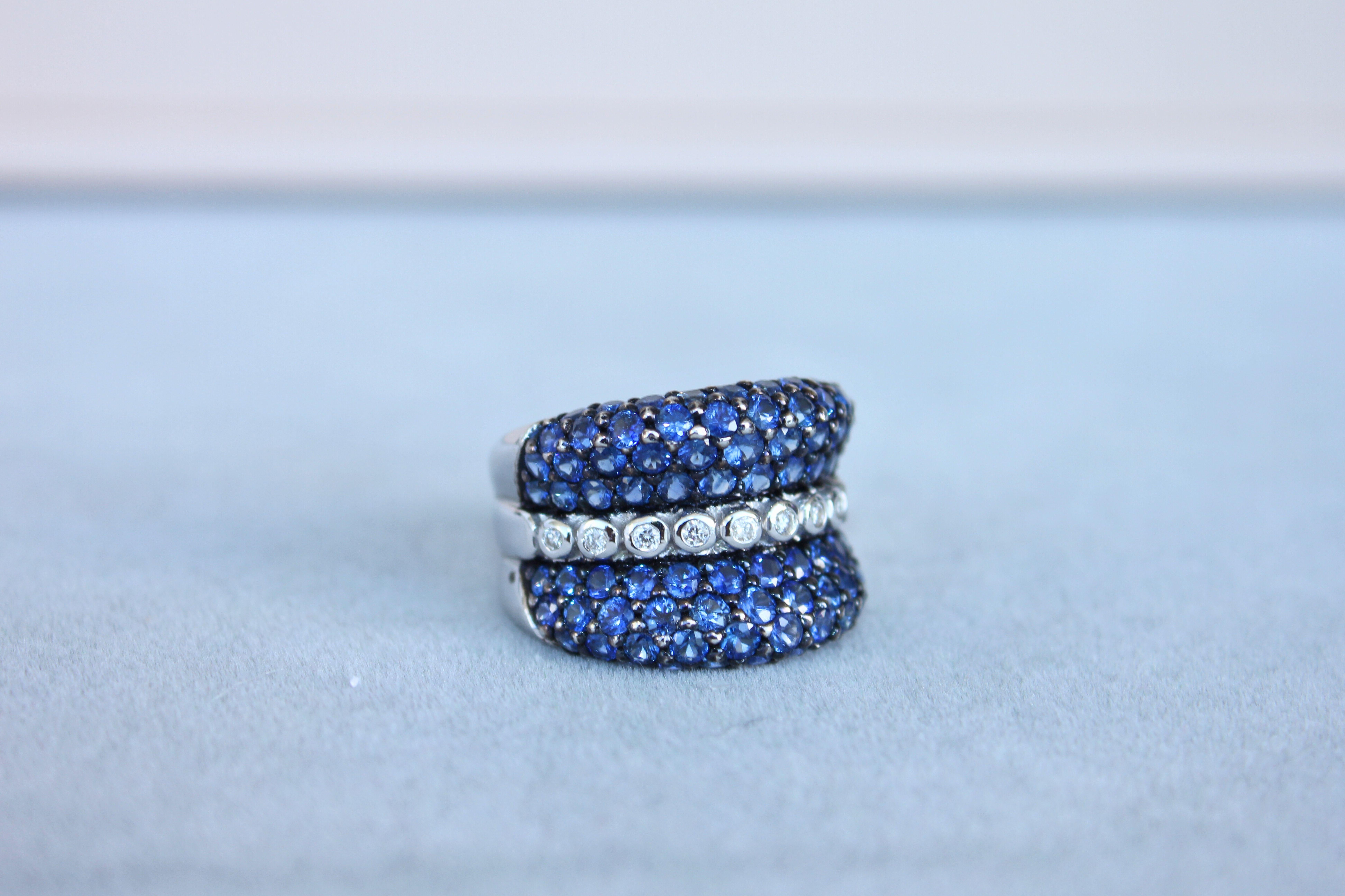 Round Diamond Bezel Set Blue Sapphire Pave Set 18 Karat White Gold Unique Ring In New Condition For Sale In Fairfax, VA