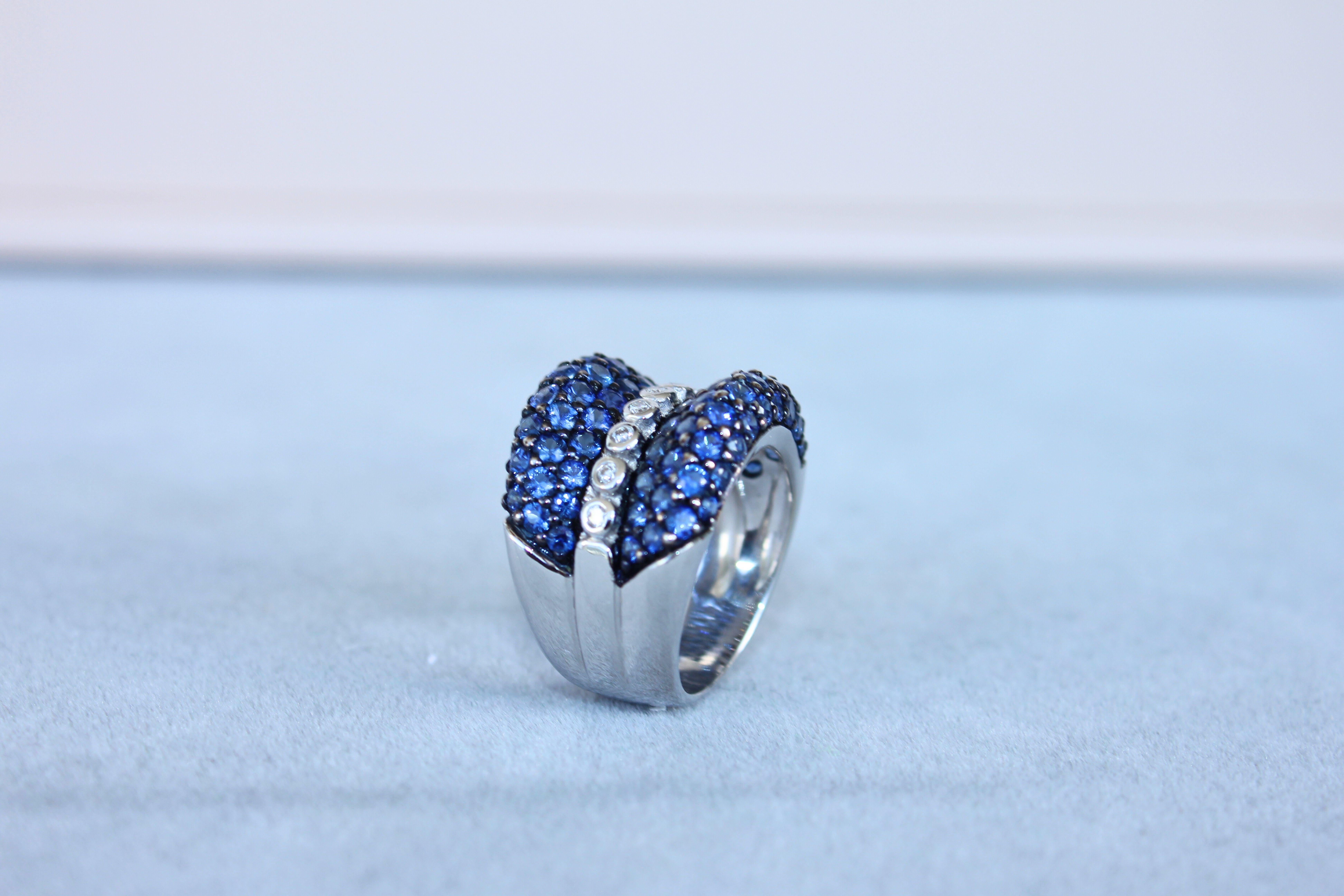 Round Diamond Bezel Set Blue Sapphire Pave Set 18 Karat White Gold Unique Ring For Sale 1