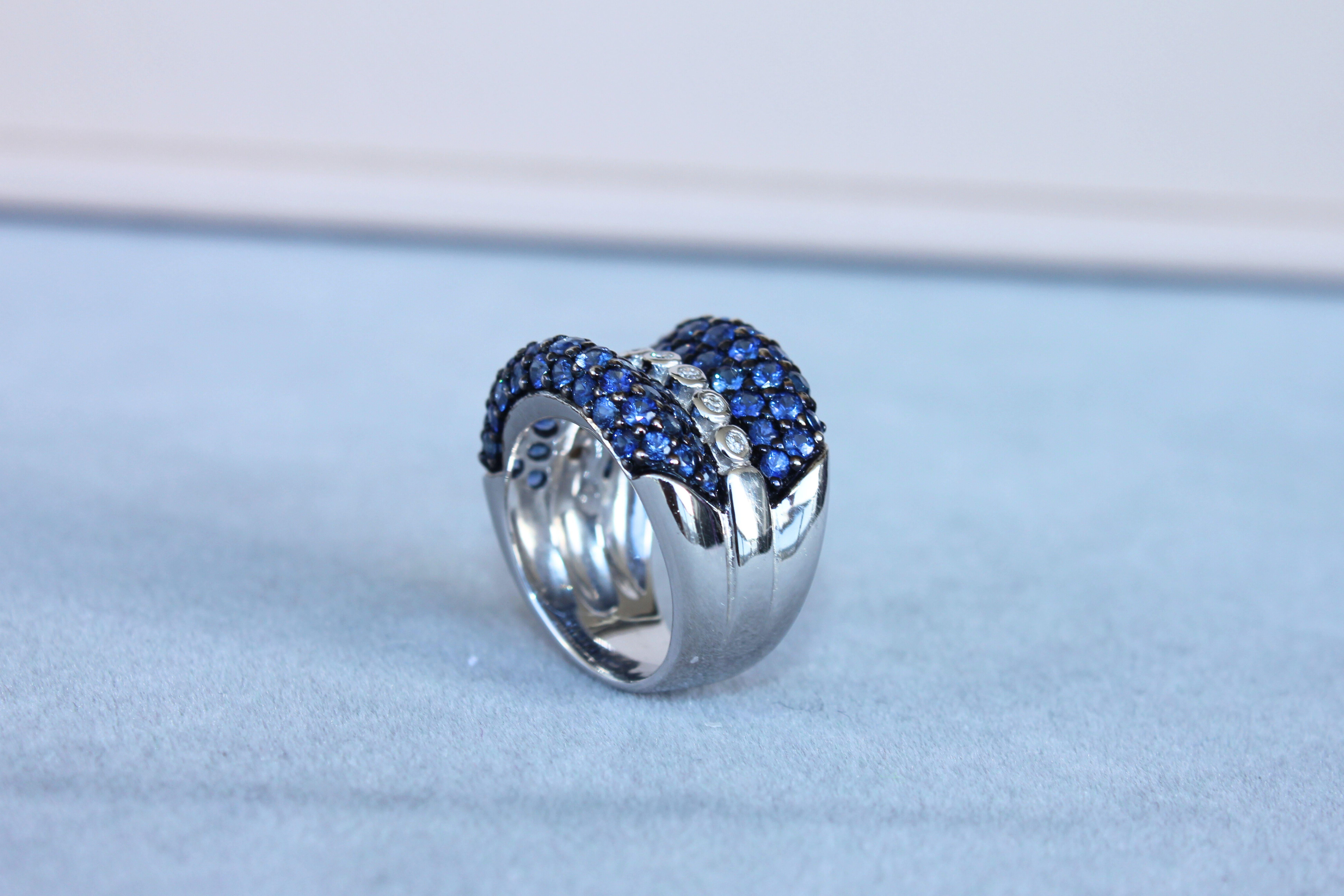 Round Diamond Bezel Set Blue Sapphire Pave Set 18 Karat White Gold Unique Ring For Sale 2