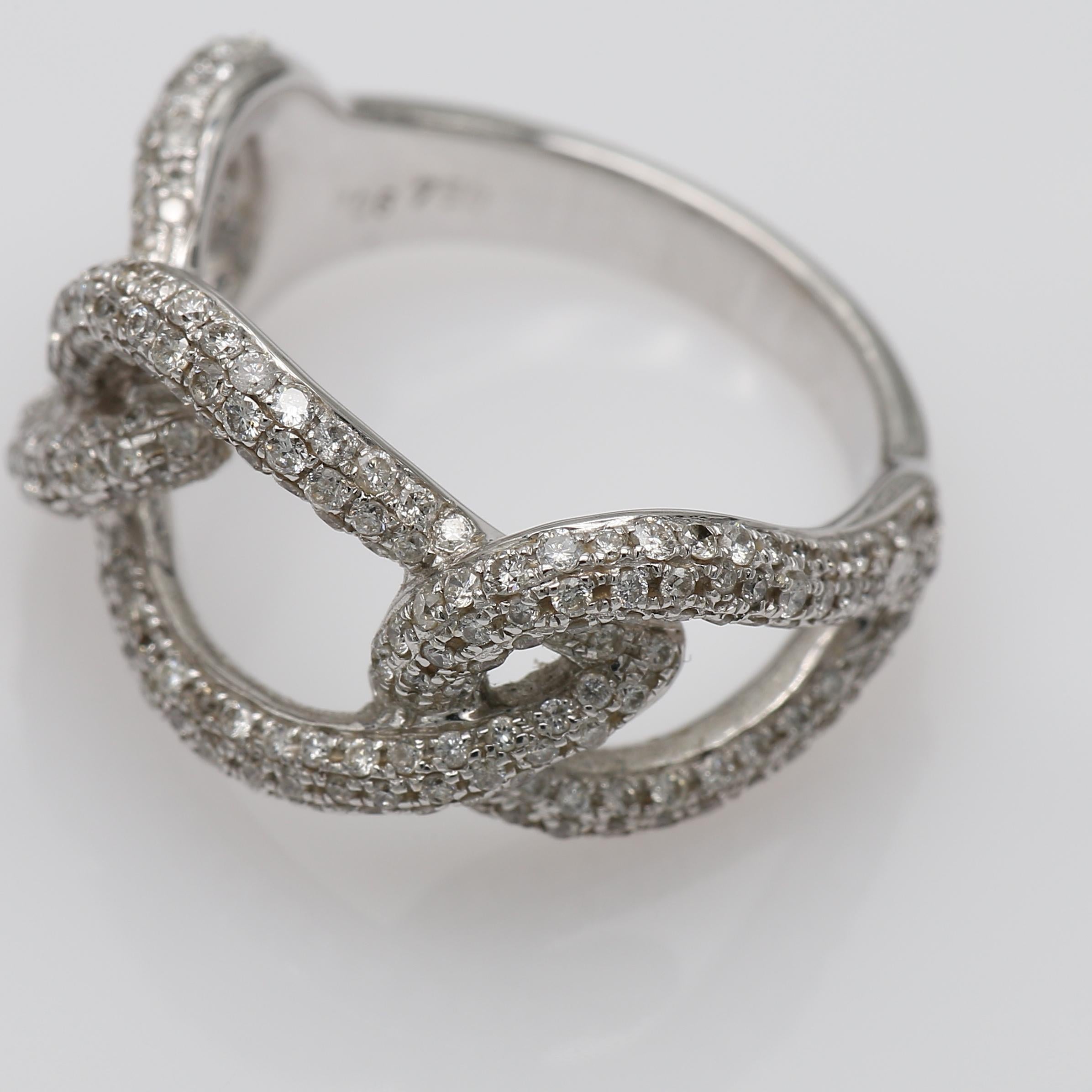 Anello Infinity con diamante rotondo intrecciato con 241 pietre/1,06 carati in oro bianco in vendita 1