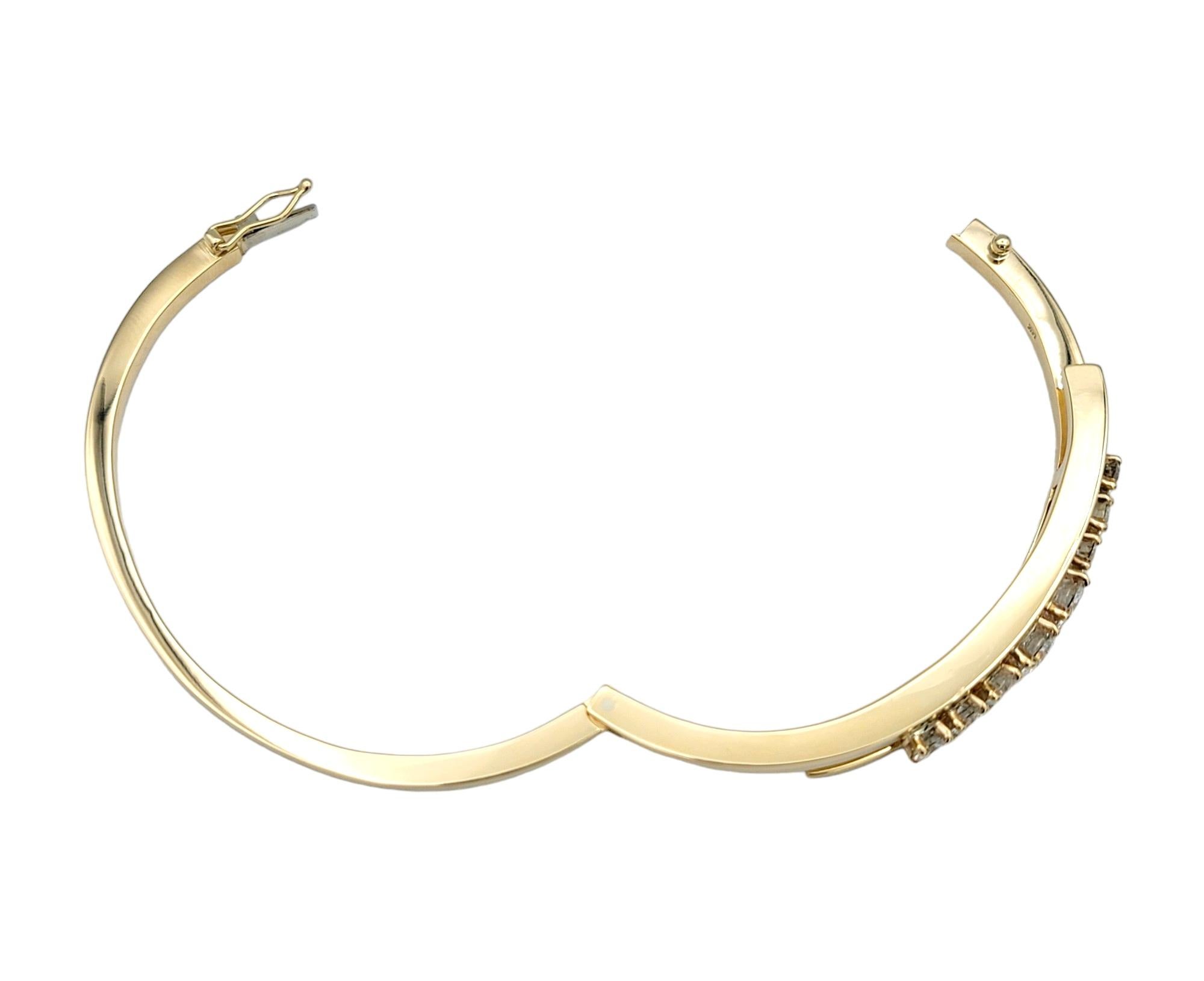 Round Diamond Bypass Style Hinged Bangle Bracelet Set in 14 Karat Yellow Gold In Good Condition For Sale In Scottsdale, AZ