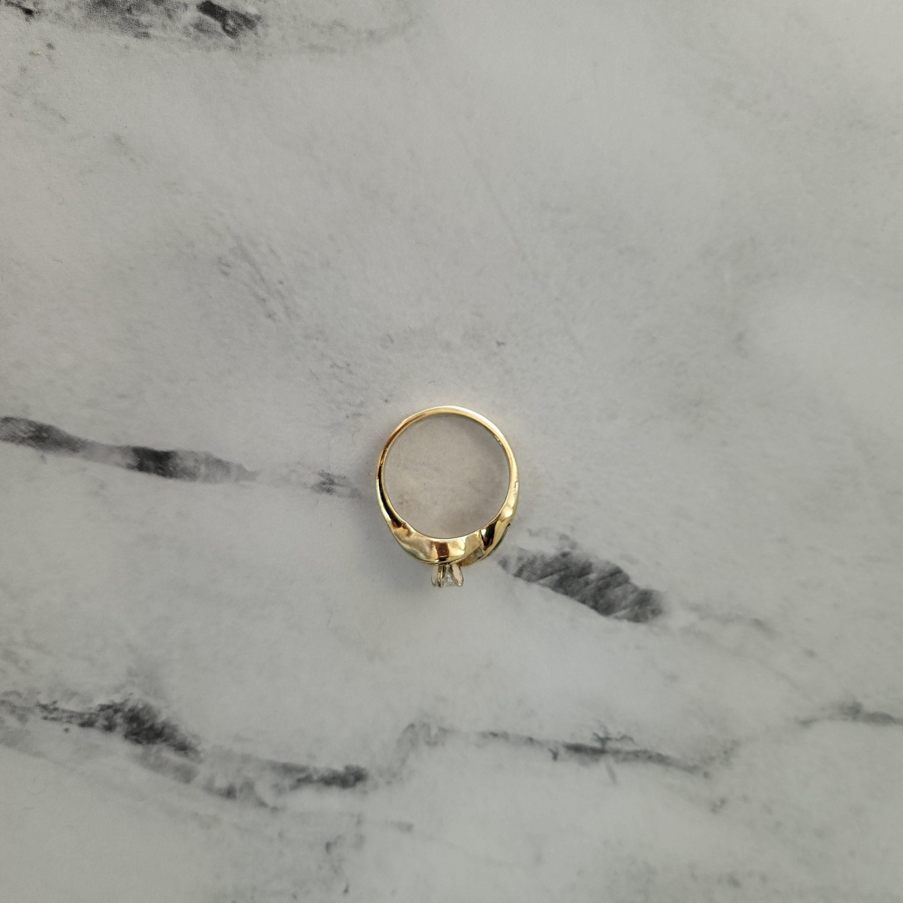 Round Diamond Center with Baguette Accented Engagement Ring In condizioni Nuovo in vendita a Sugar Land, TX