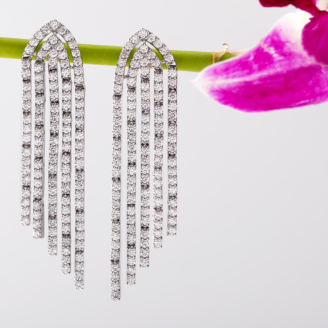 The stage is yours. Iconic because of its round cut diamonds, the lustre diamond earrings will instantly cast you under the spotlight.

Set in 18 kt white gold and IGI Certified.

IGI CERTIFIED

Gold- 14.74 gms
Diamond- 3.34 carats
Diamond Colour: