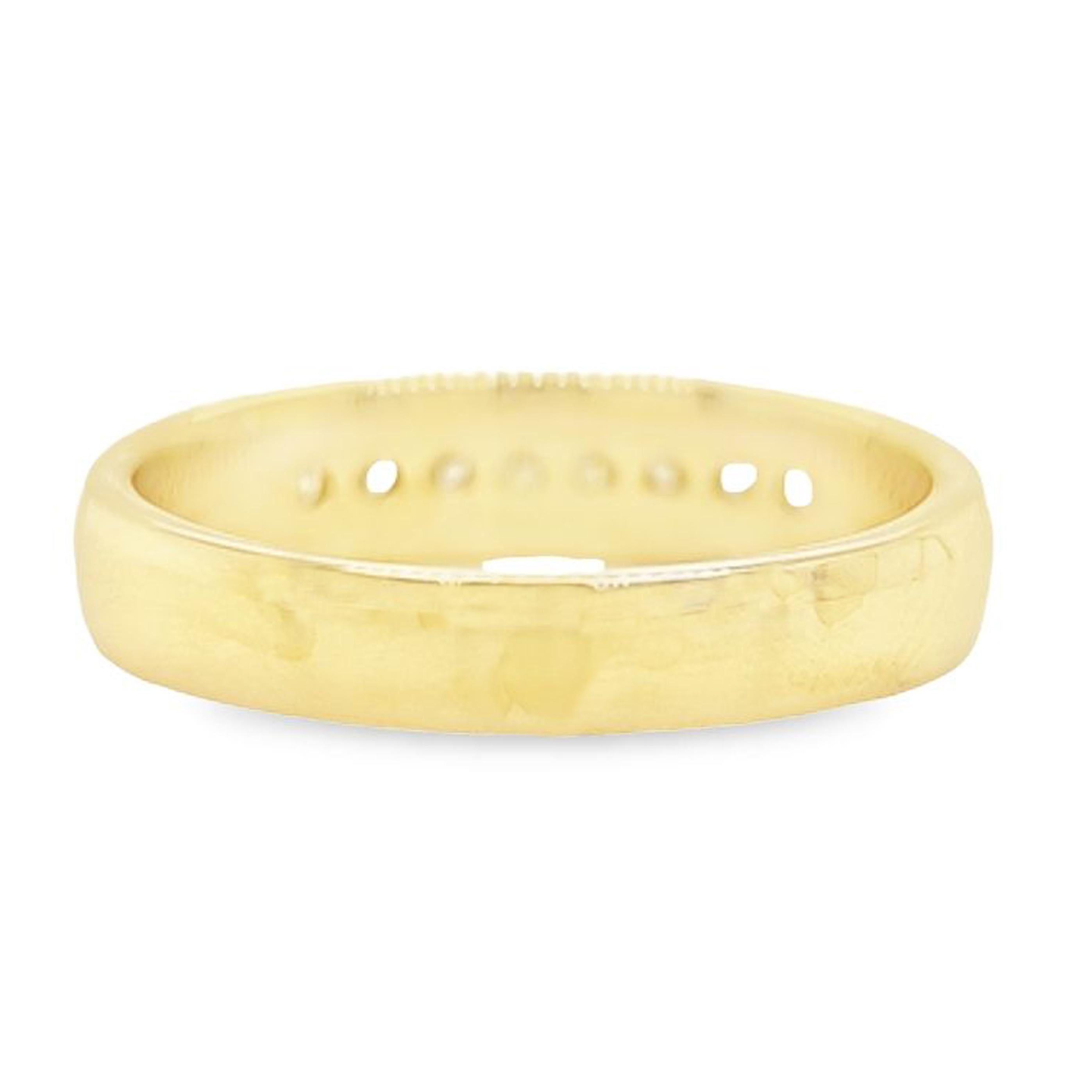 Round Diamond Channel Band in Yellow Gold In Good Condition For Sale In Coral Gables, FL