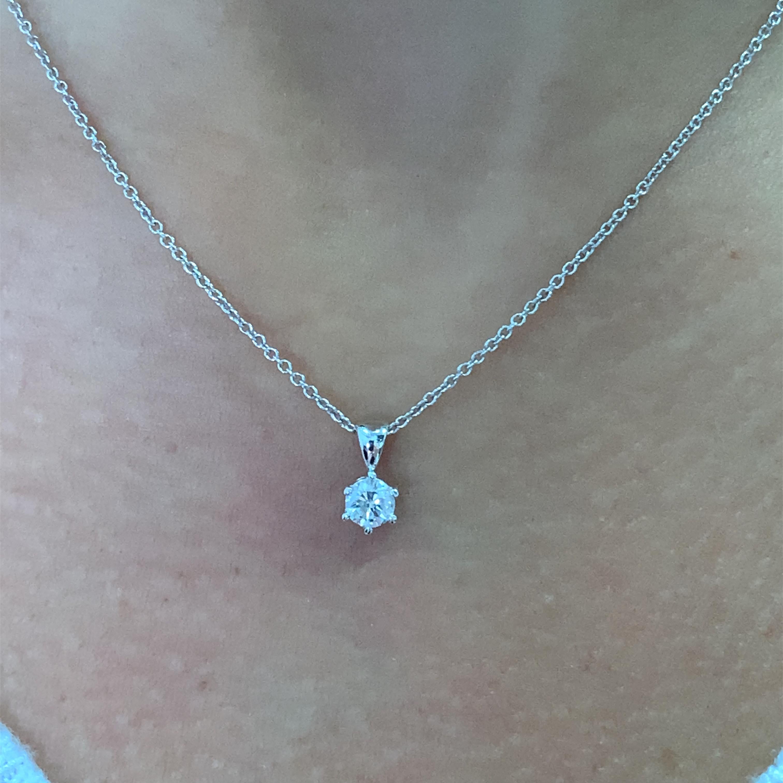 0.40ct diamond solitaire pendant necklace in 18k white gold.

Total diamond weight 0.40ct F colour VS2 clarity

Hallmarked

Chain 16 inches

The box and the valuation included

Elevate your jewellery collection with this exquisite 0.40ct diamond