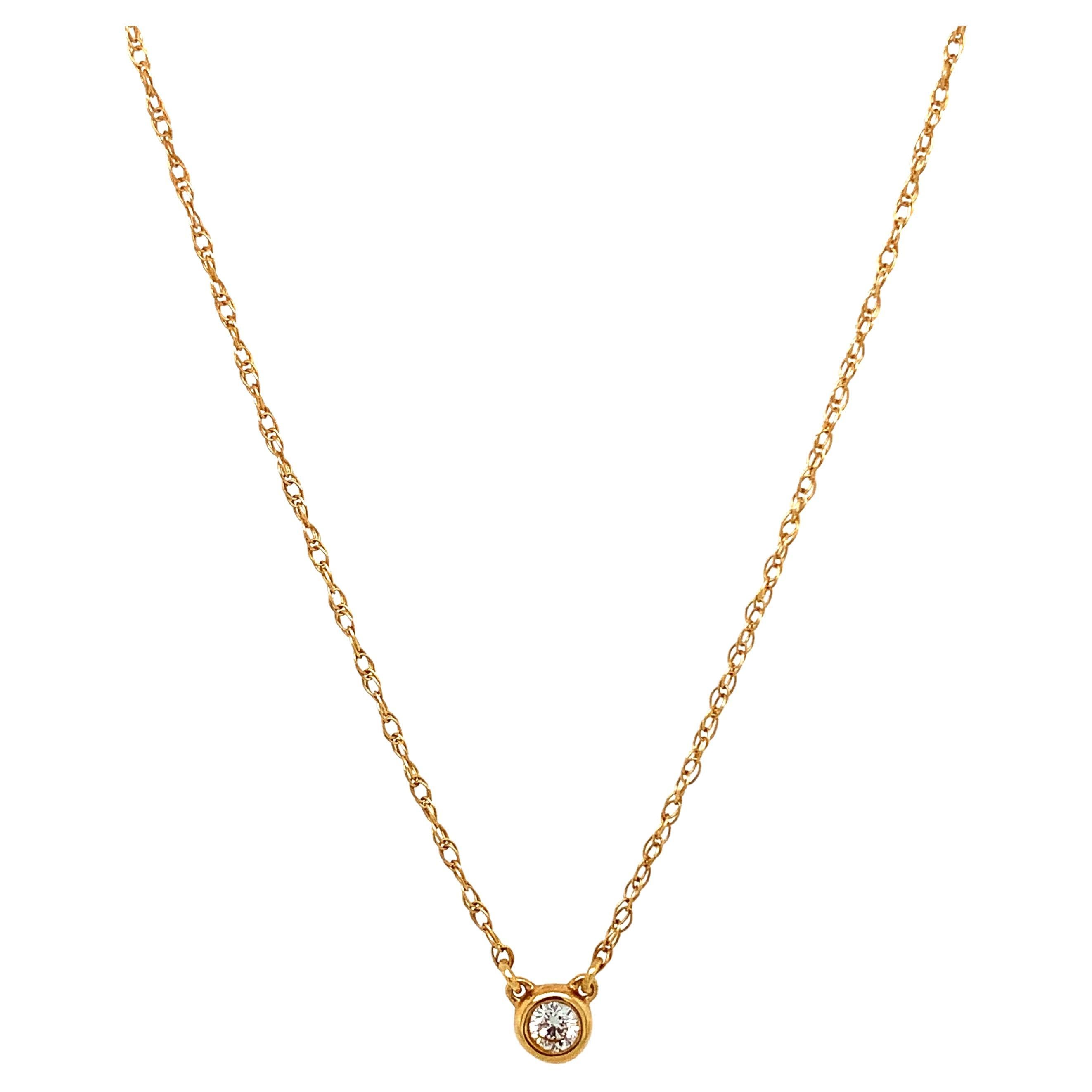 Collar colgante solitario clásico diamante redondo oro amarillo 18k