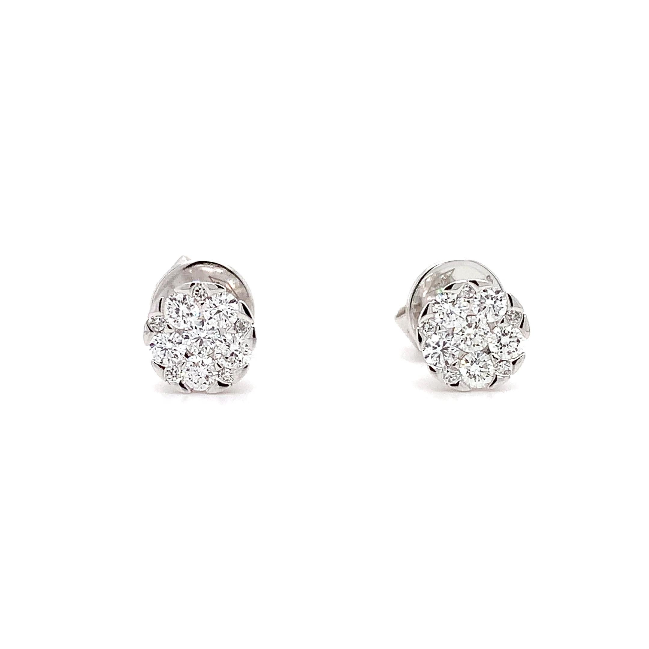 Modern Round diamond classic stud earrings 18k white gold For Sale