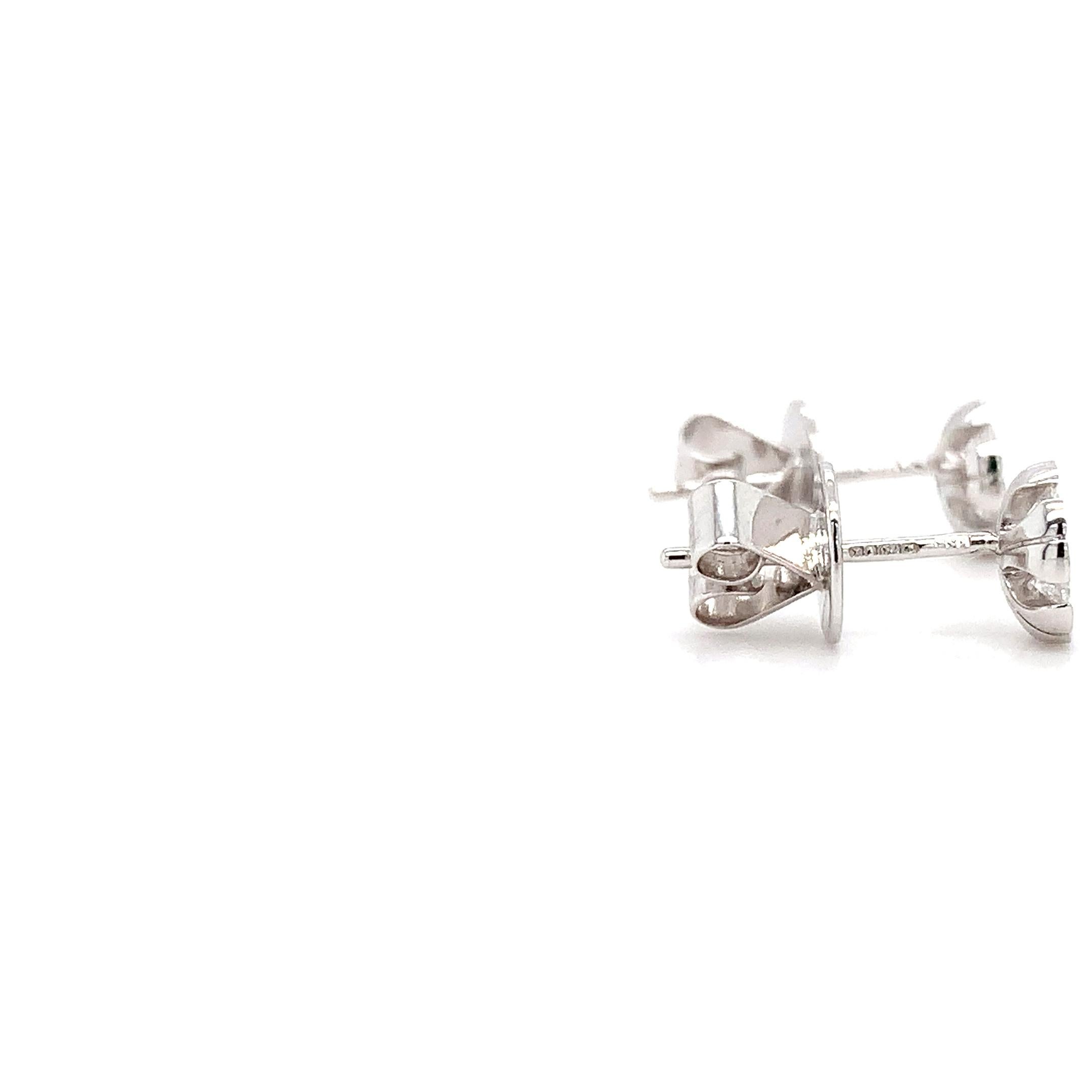 Round diamond classic stud earrings 18k white gold In New Condition For Sale In London, GB