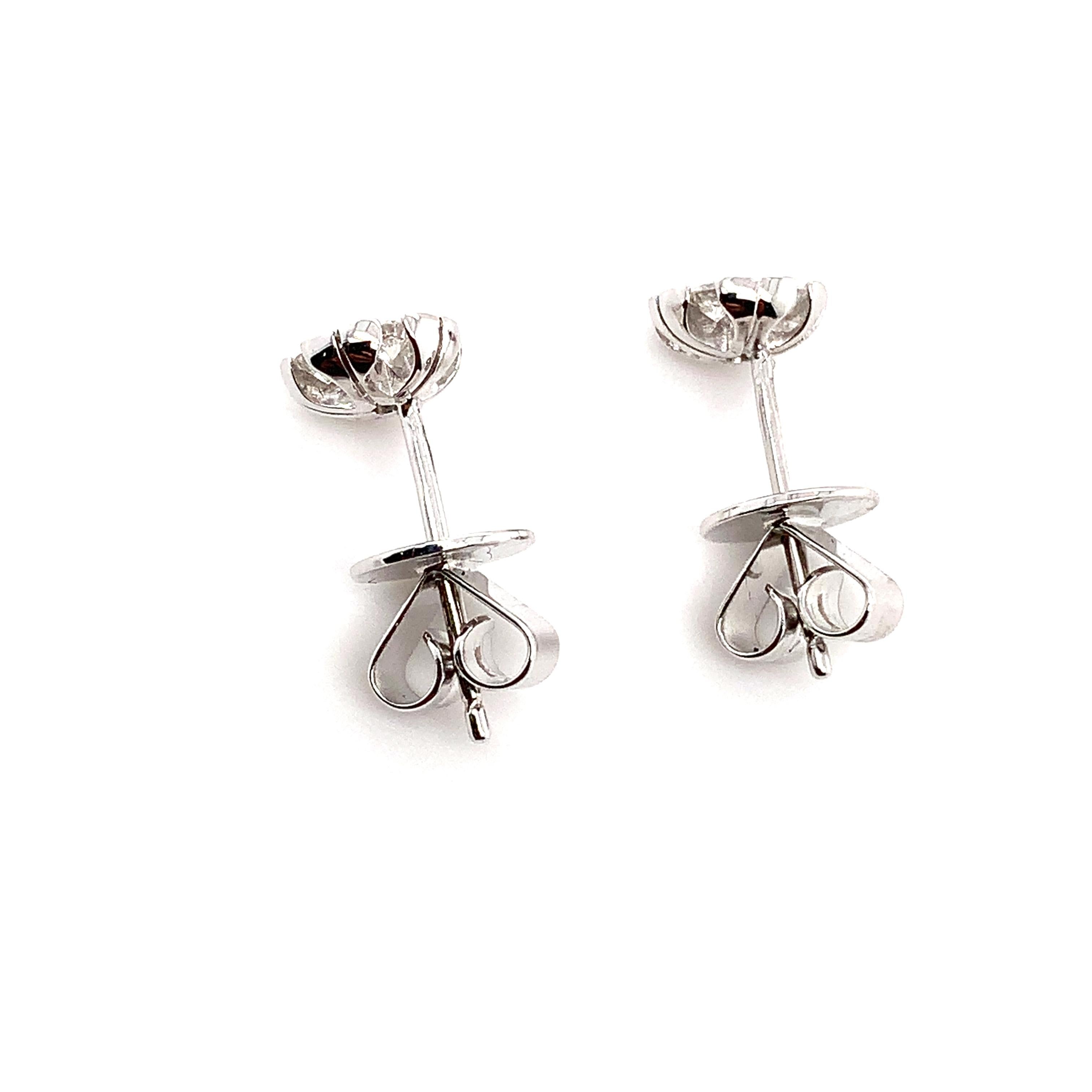 Women's or Men's Round diamond classic stud earrings 18k white gold For Sale