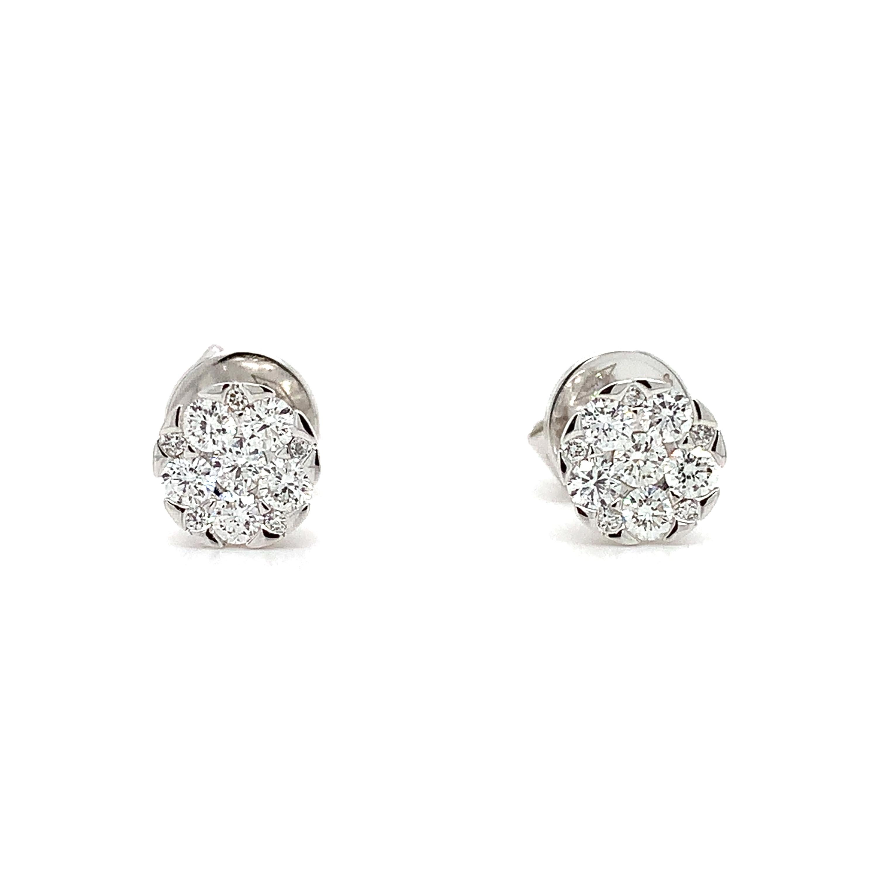 Round diamond classic stud earrings 18k white gold For Sale 1