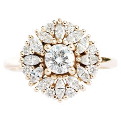 Anillo de Compromiso Único Art Decó Delicado con Racimo de Diamantes Redondos - "Harper"