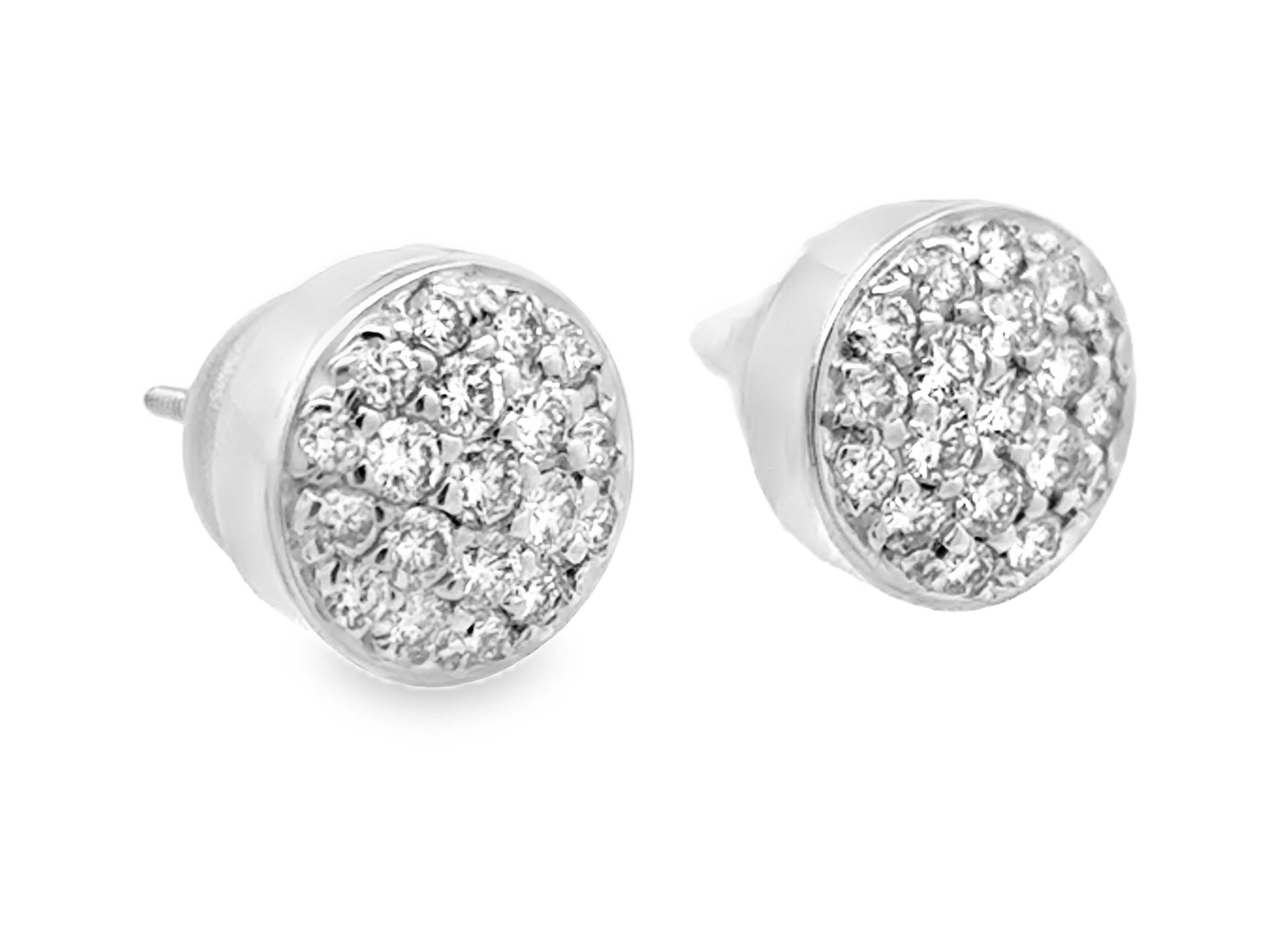 Moderno Orecchini a perno con diamante rotondo a grappolo in oro bianco 14k in vendita
