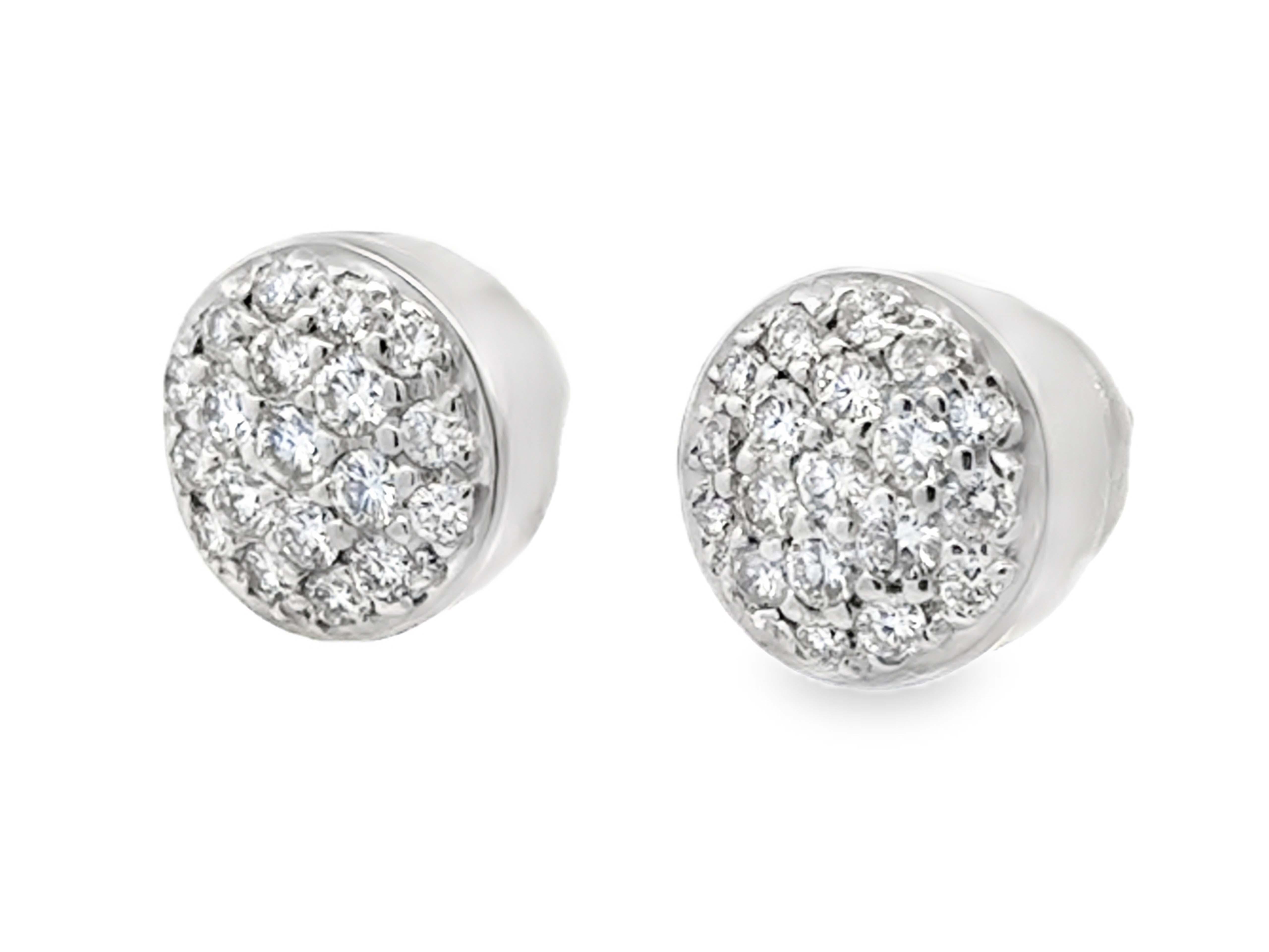Taglio brillante Orecchini a perno con diamante rotondo a grappolo in oro bianco 14k in vendita