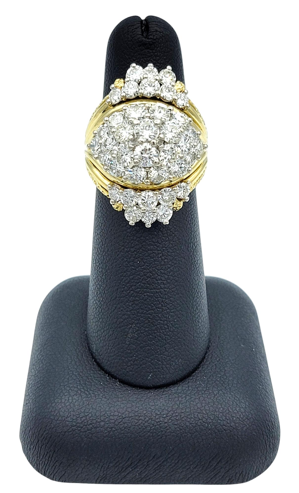 Bague cocktail bombée en or jaune 18 carats avec grappe de diamants ronds, E-F / VS1-VS2 en vente 4