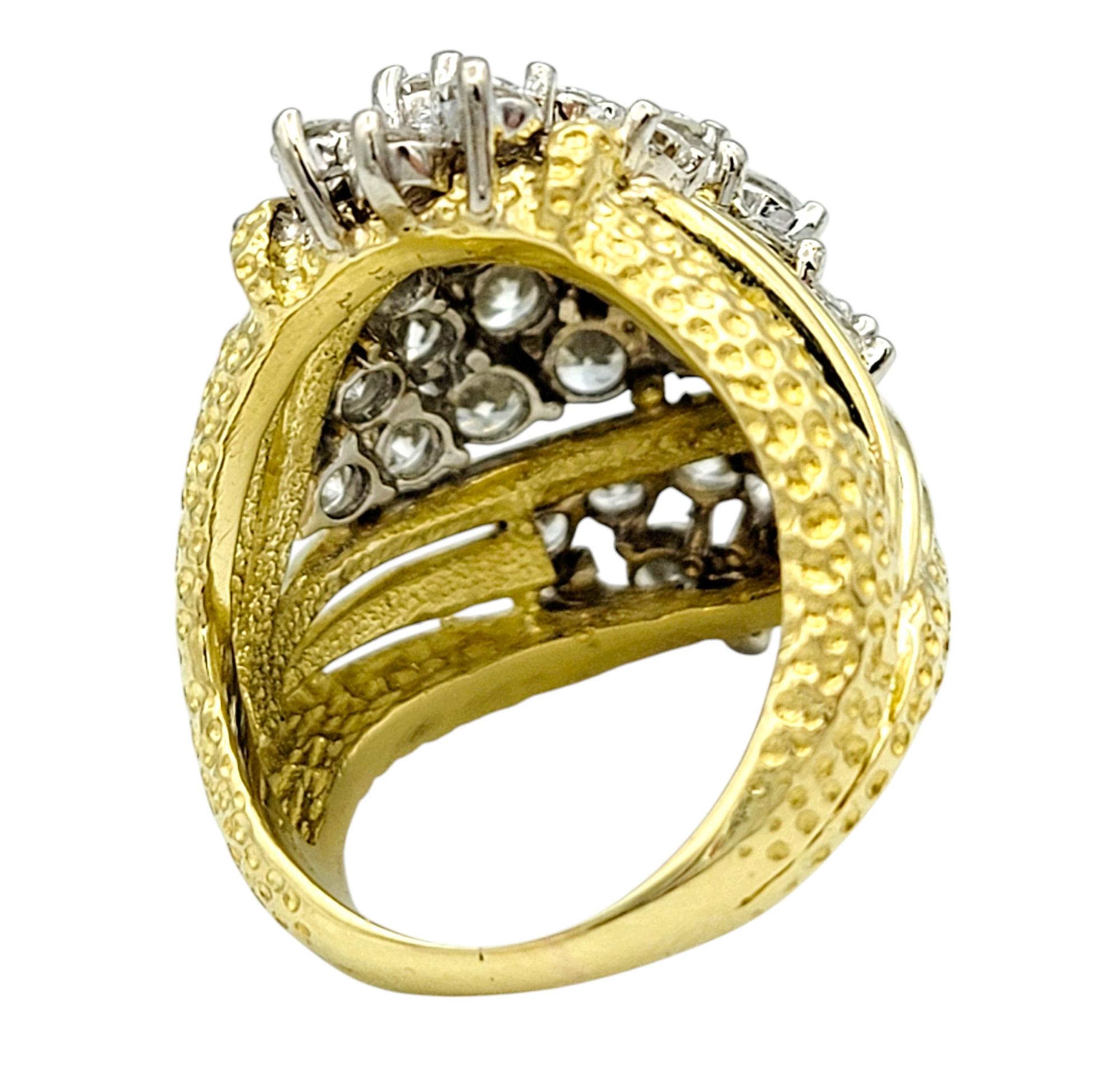 Bague cocktail bombée en or jaune 18 carats avec grappe de diamants ronds, E-F / VS1-VS2 Pour femmes en vente