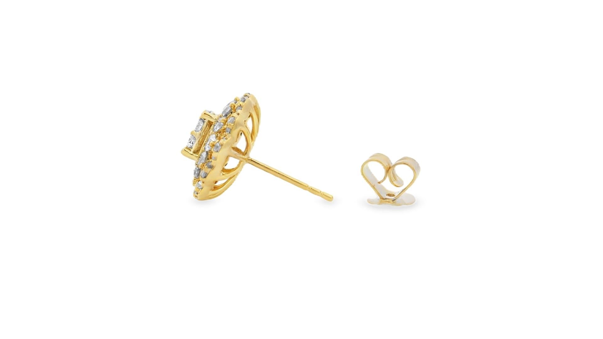 Round Cut Round Diamond Cluster Stud Earrings 1.70ct in 14K Yellow Gold For Sale