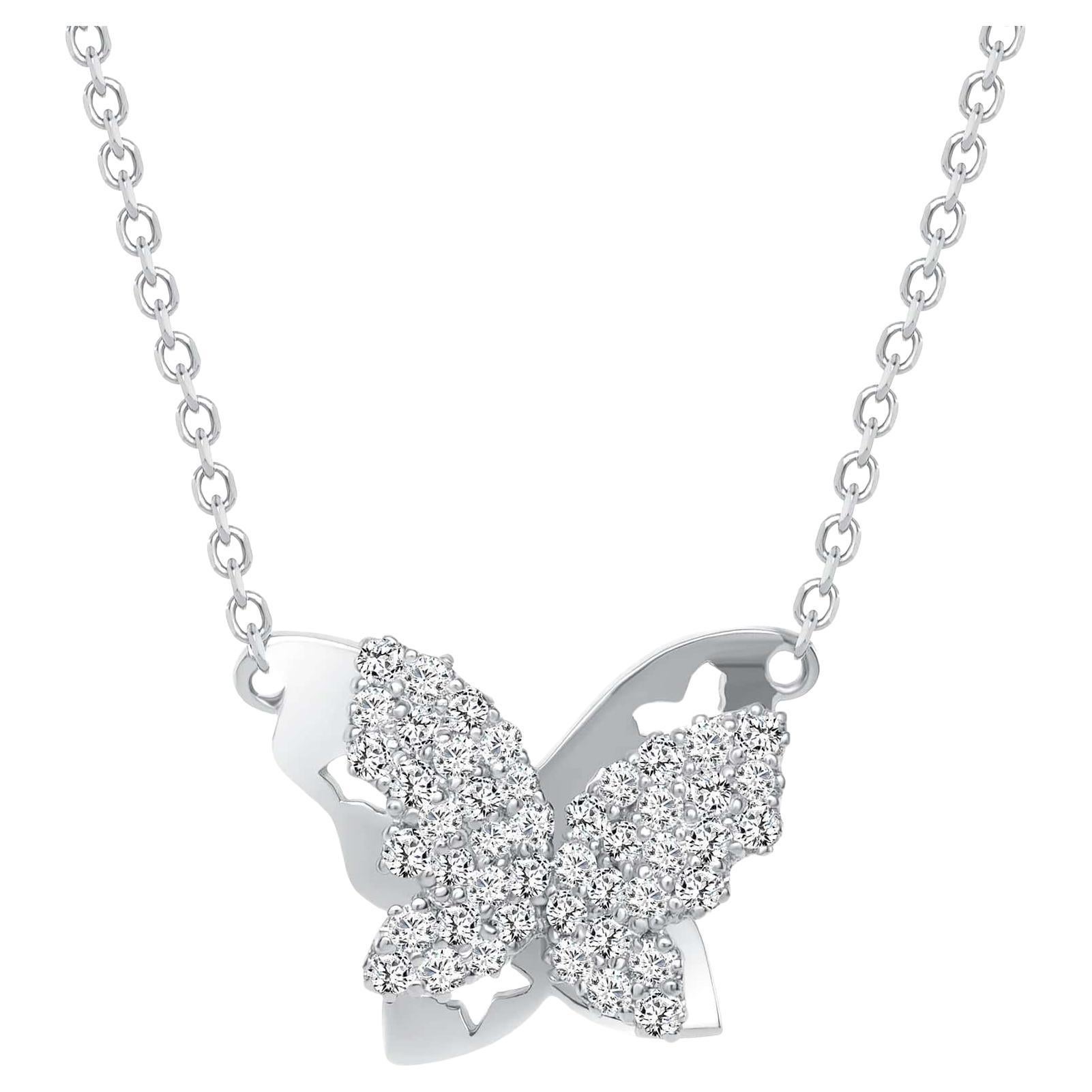 Un magnifique collier pendentif papillon éblouissant orné de petits diamants ronds naturels en sertissage pavé. Un cadeau attentionné pour un anniversaire, une remise de diplôme, la Saint-Valentin et les fêtes de fin d'année pour quelqu'un que vous