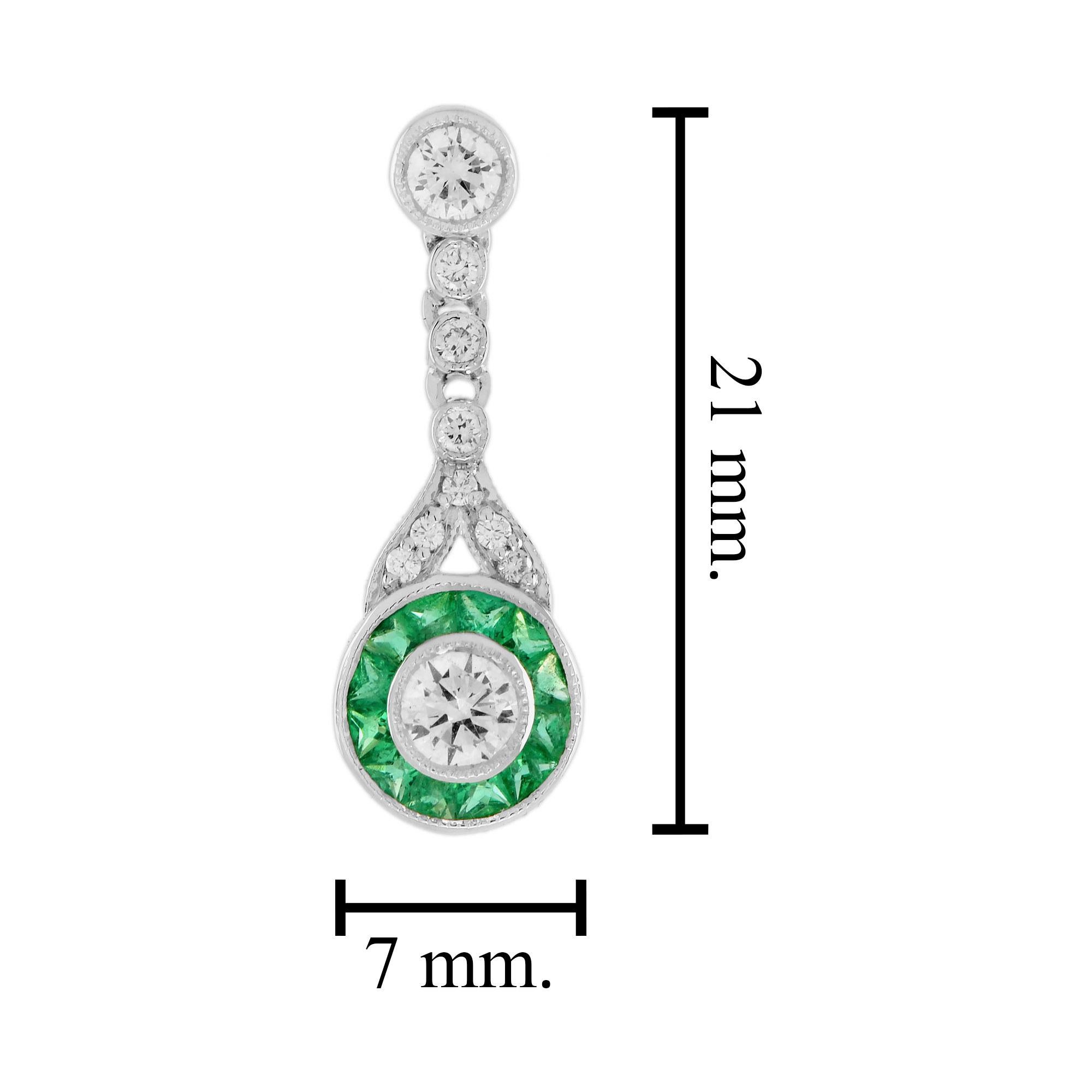 Taille ronde Boucles d'oreilles pendantes en or blanc 14K serties de diamants ronds et d'émeraudes de style Art Déco en vente