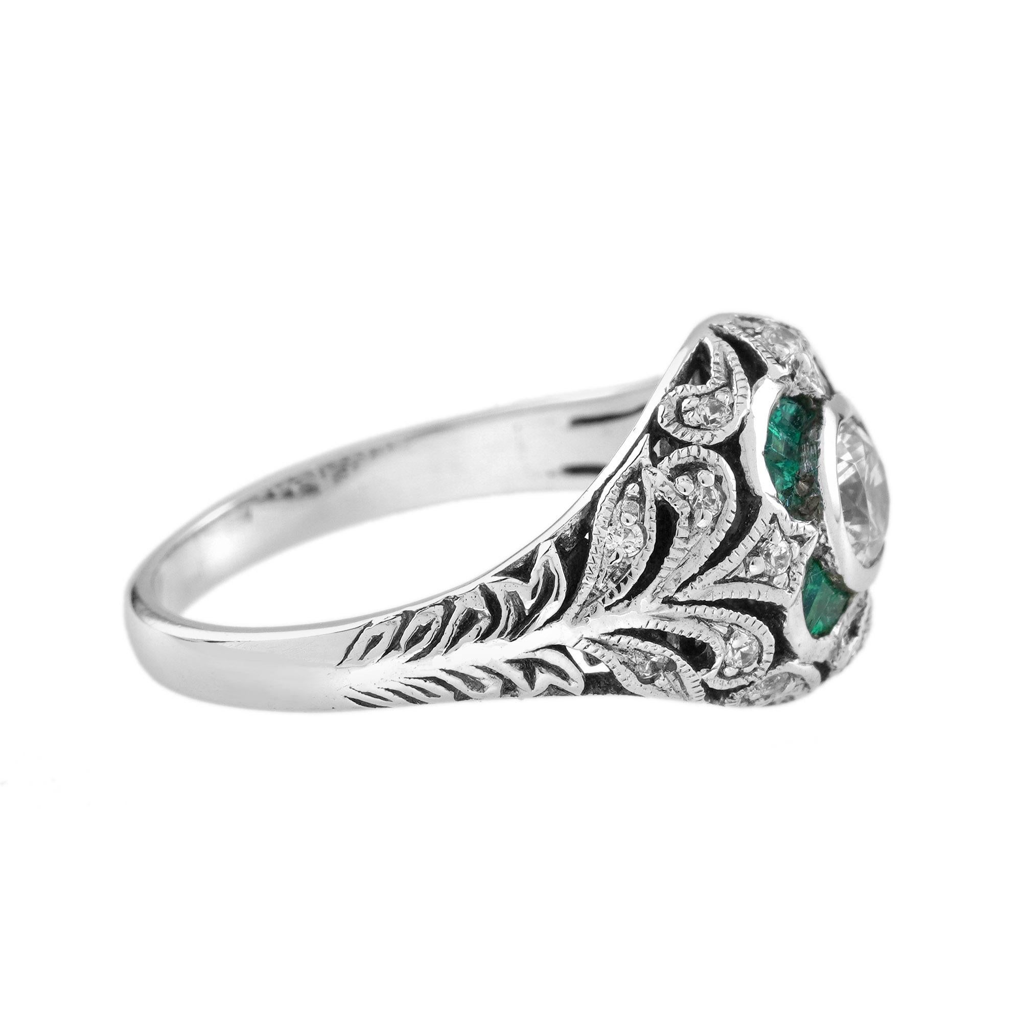 Anillo de oro blanco de 14 quilates con grabado floral de diamantes redondos y esmeraldas de estilo eduardiano Art Decó en venta