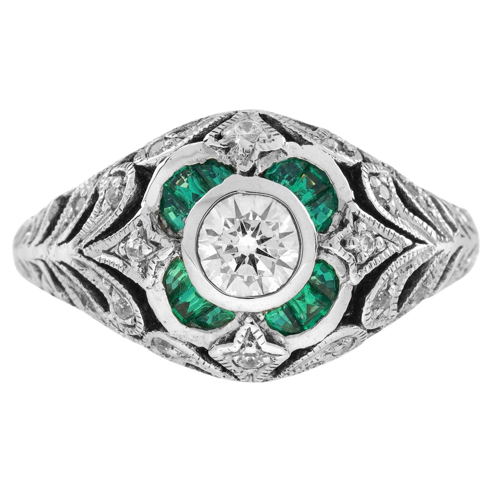 Bague en or blanc 14 carats diamant rond et émeraude de style édouardien gravée de motifs floraux