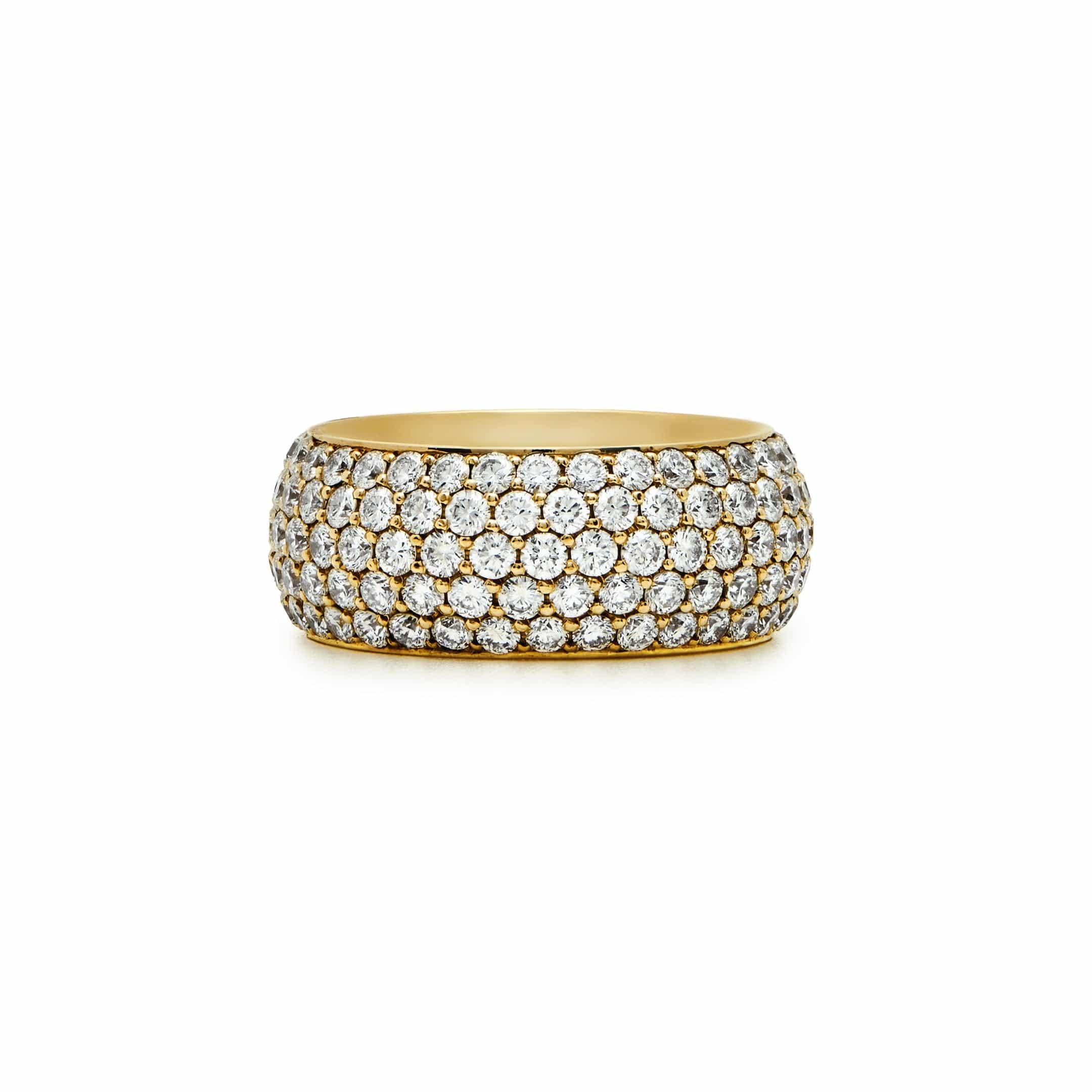 Taglio rotondo Round Diamond Encrusted Band Yellow Gold in vendita
