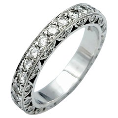 Runder, mit Diamanten besetzter Ring im Eternity-Stil aus 19 Karat Weißgold