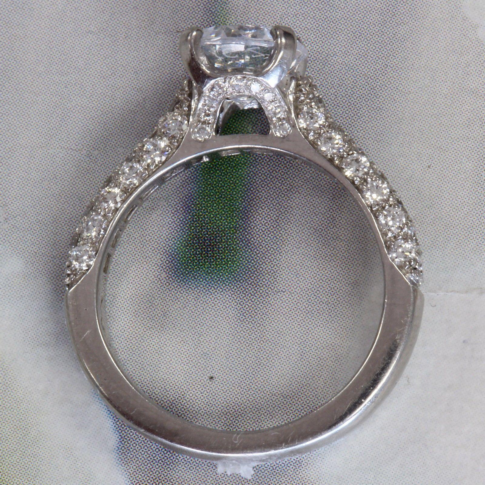 Runder Diamant Verlobungsring, 2 Karat Platin Diamanten unten Schaft im Zustand „Neu“ im Angebot in West Hollywood, CA