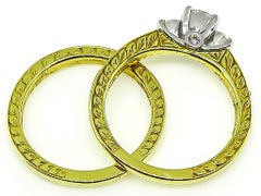 Anillo de compromiso de diamantes redondos y alianza de boda