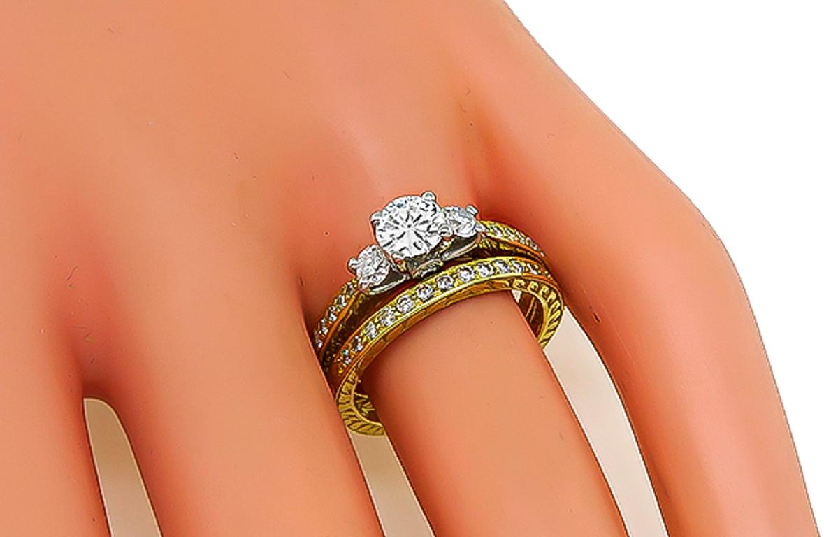 Round Cut Round Diamond Engagement Ring and Wedding Band Set For Sale