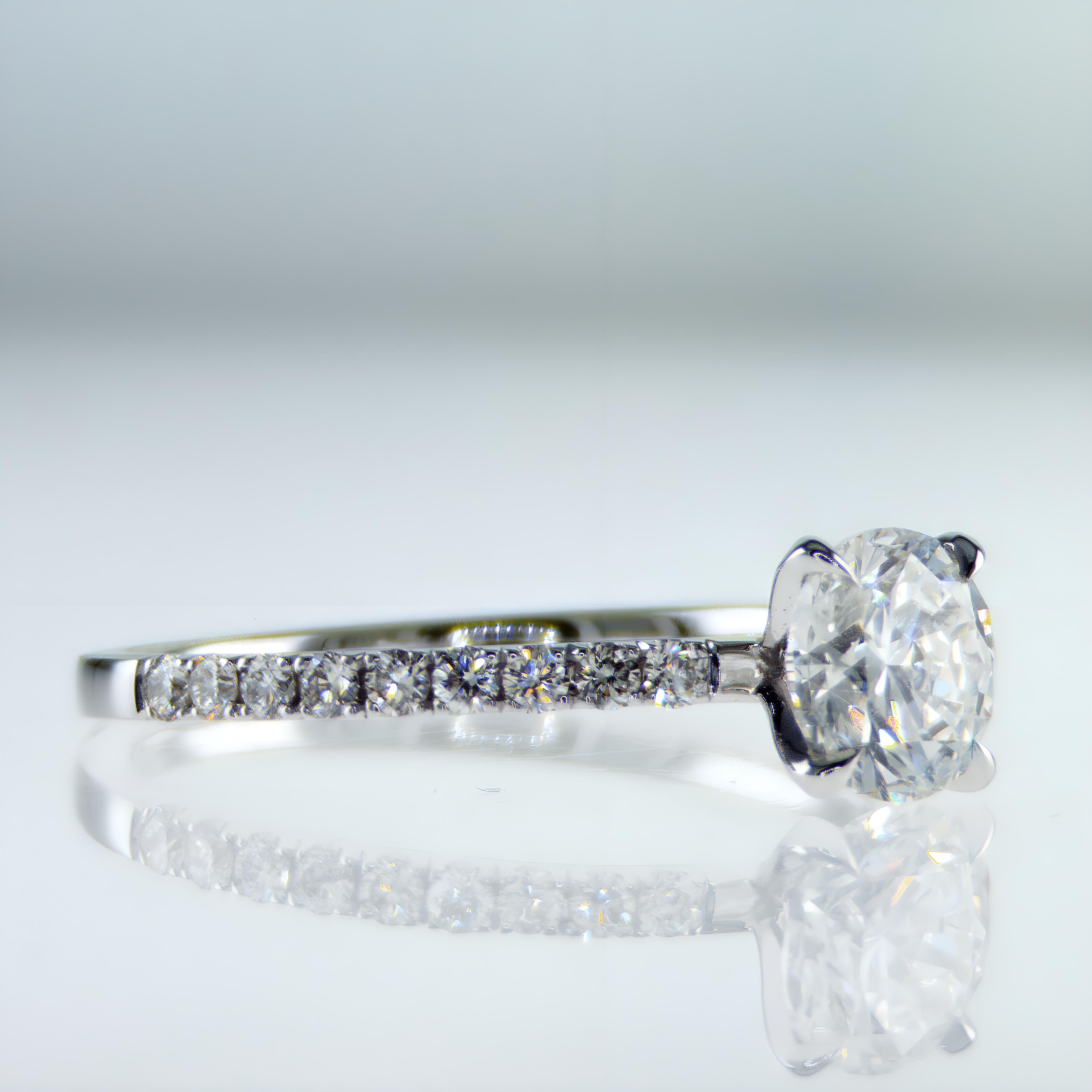 Round Cut Round Diamond Engagement Ring For Sale
