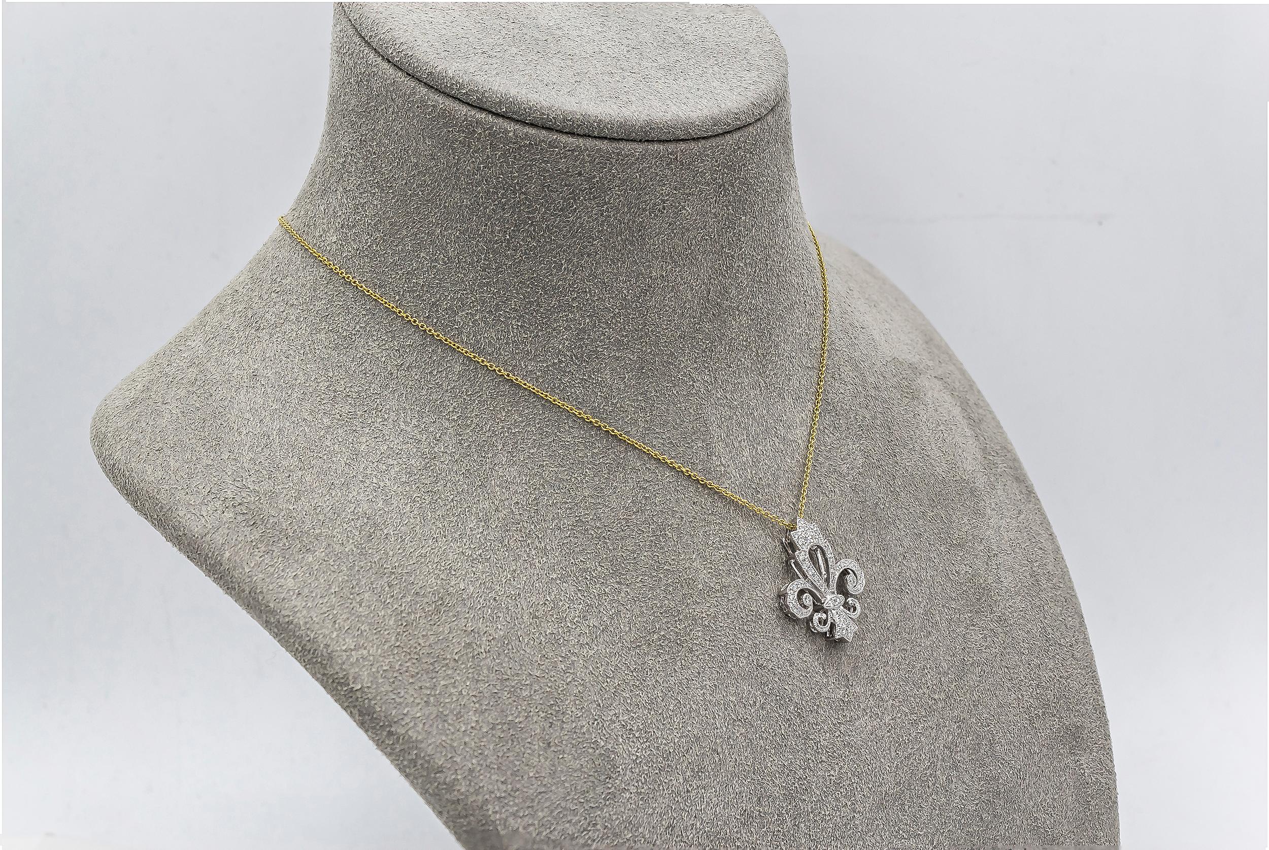Roman Malakov Round Diamond Fleur-de-Lis Pendant Necklace In New Condition In New York, NY