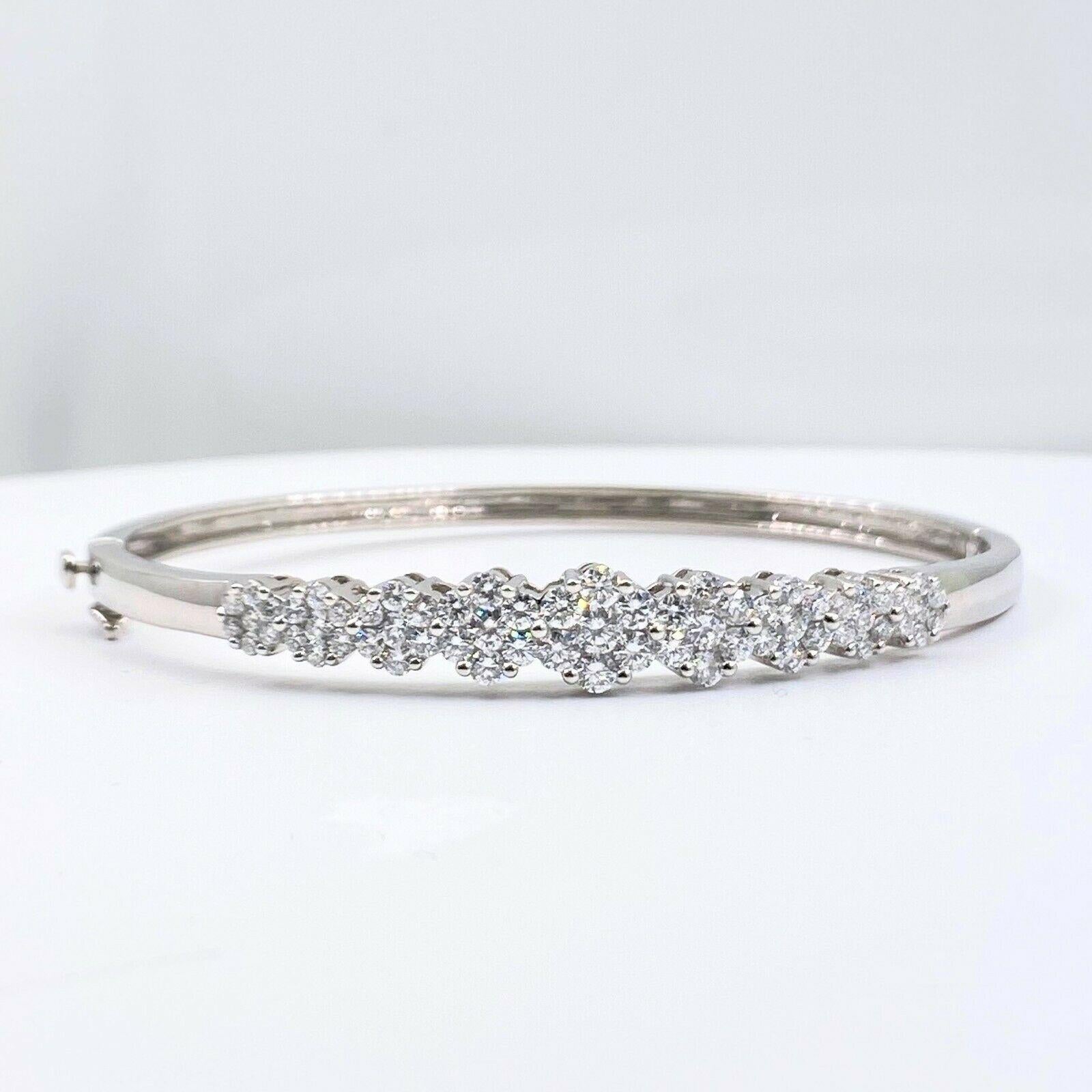 Women's Round Diamond Flower Design Bangle Bracelet 2.00 Carat 14 Karat White Gold For Sale