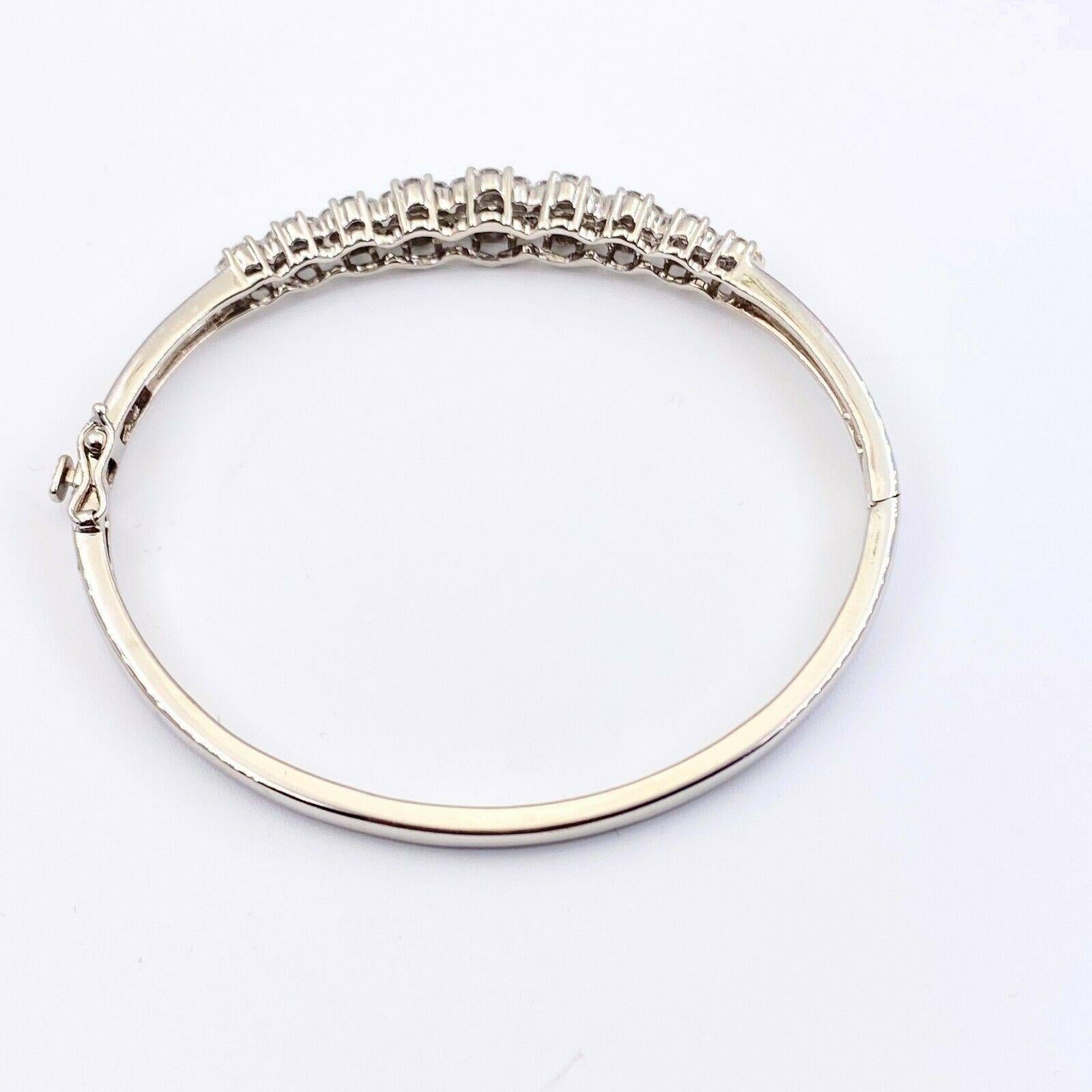 Round Diamond Flower Design Bangle Bracelet 2.00 Carat 14 Karat White Gold For Sale 2