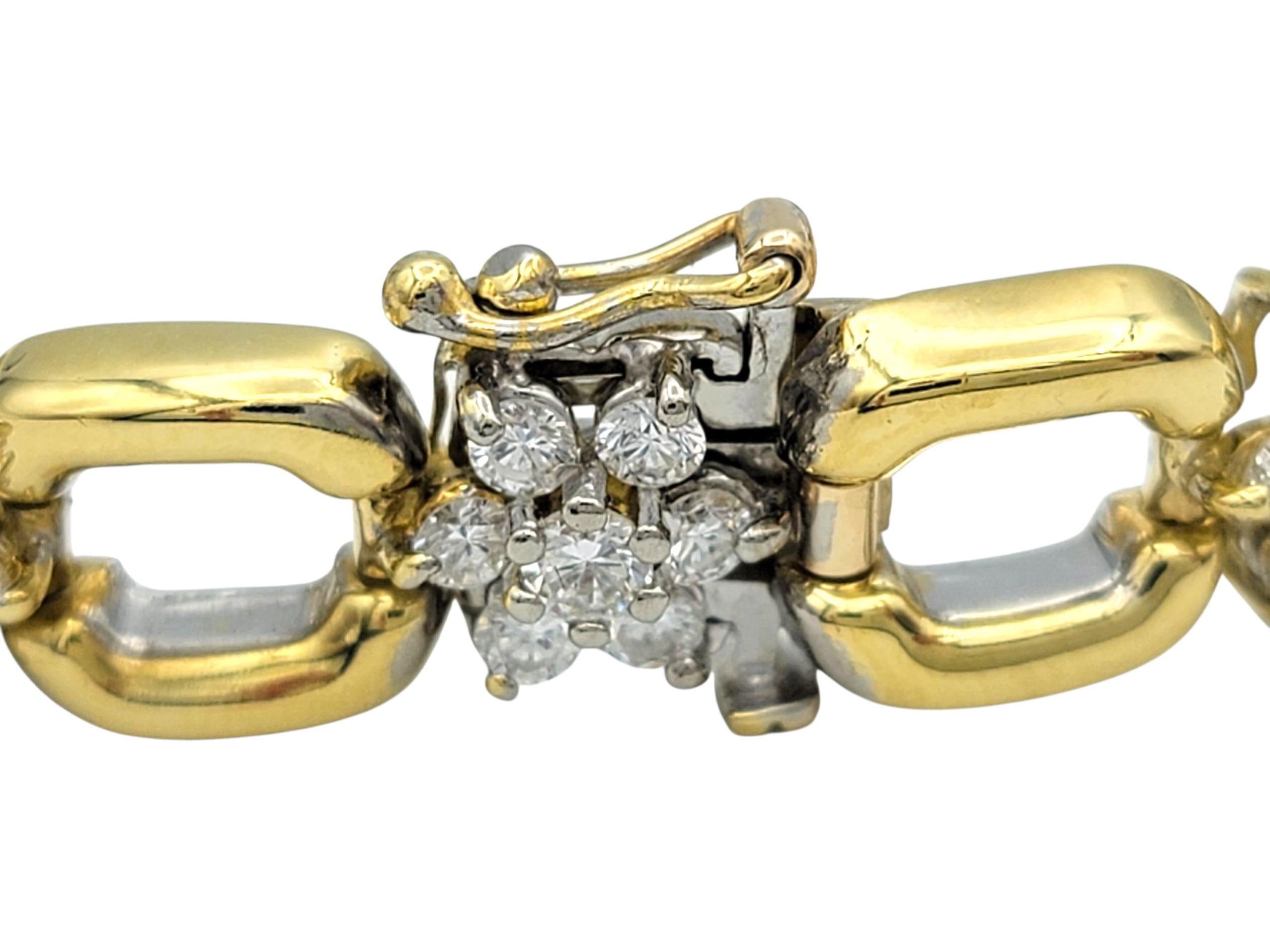 Bracelet à maillons en or jaune 18 carats avec motifs de fleurs en diamants ronds Bon état - En vente à Scottsdale, AZ