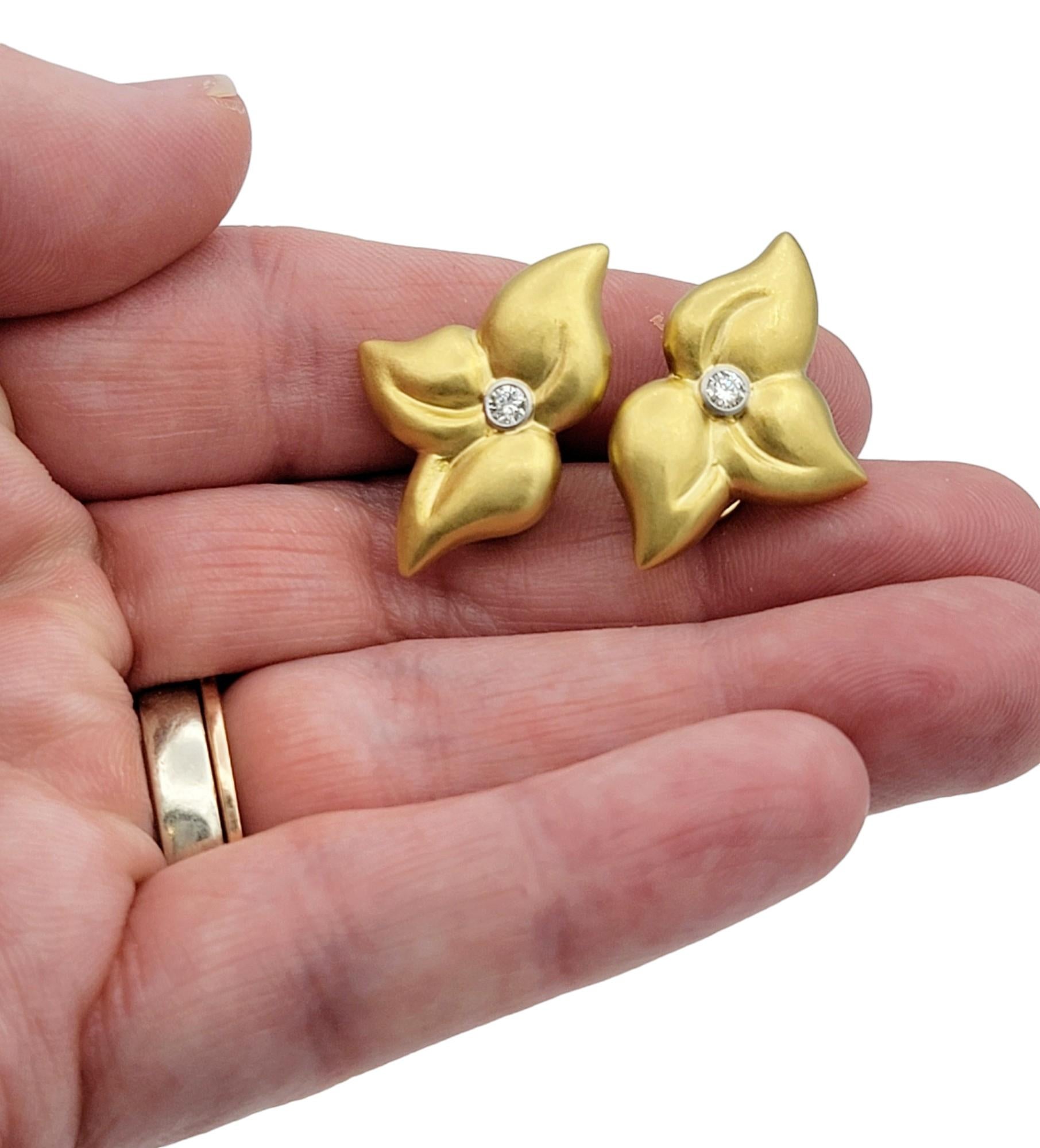 Women's Round Diamond Flower Petal Stud Earrings in Brushed 18 Karat Yellow Gold, F / VS For Sale