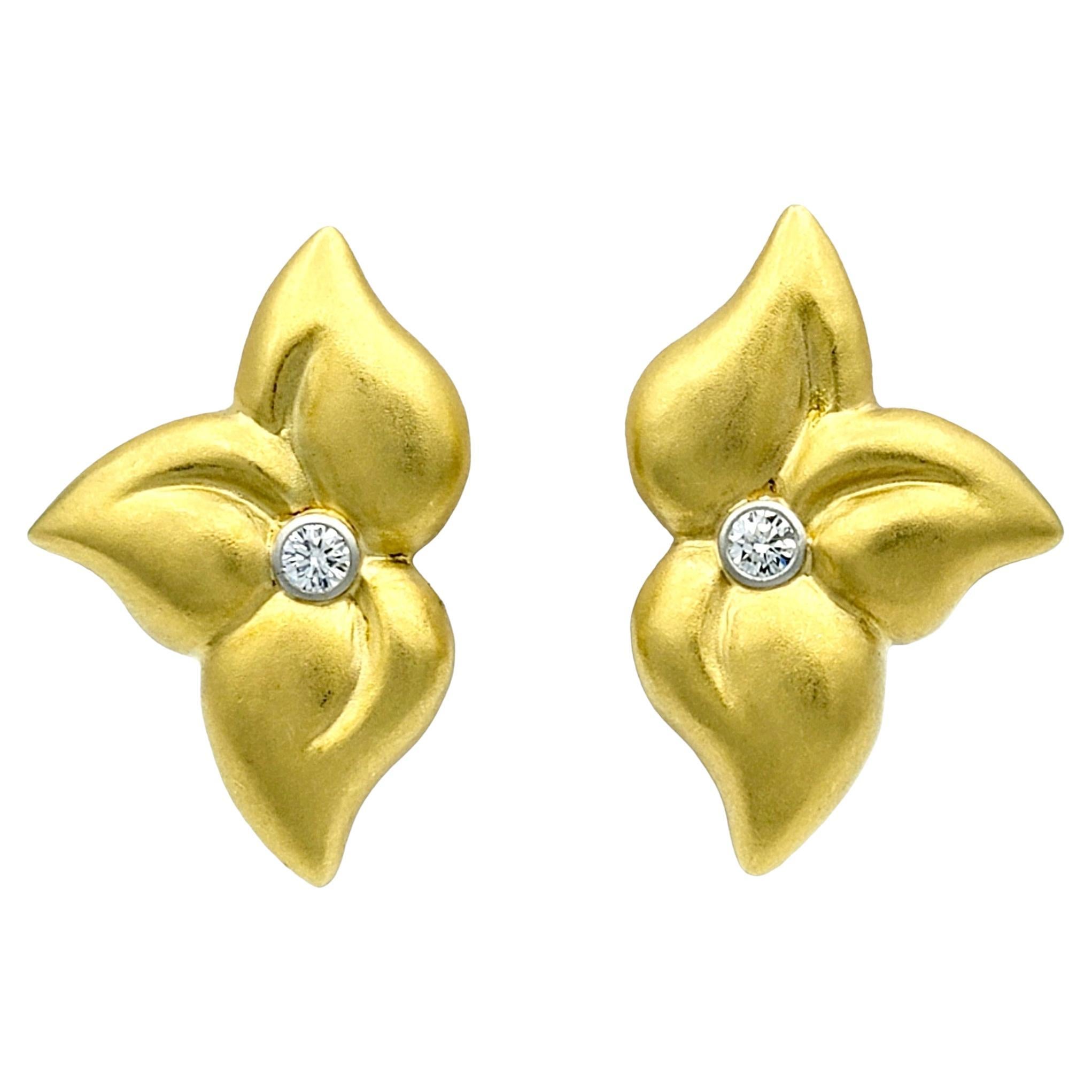Round Diamond Flower Petal Stud Earrings in Brushed 18 Karat Yellow Gold, F / VS