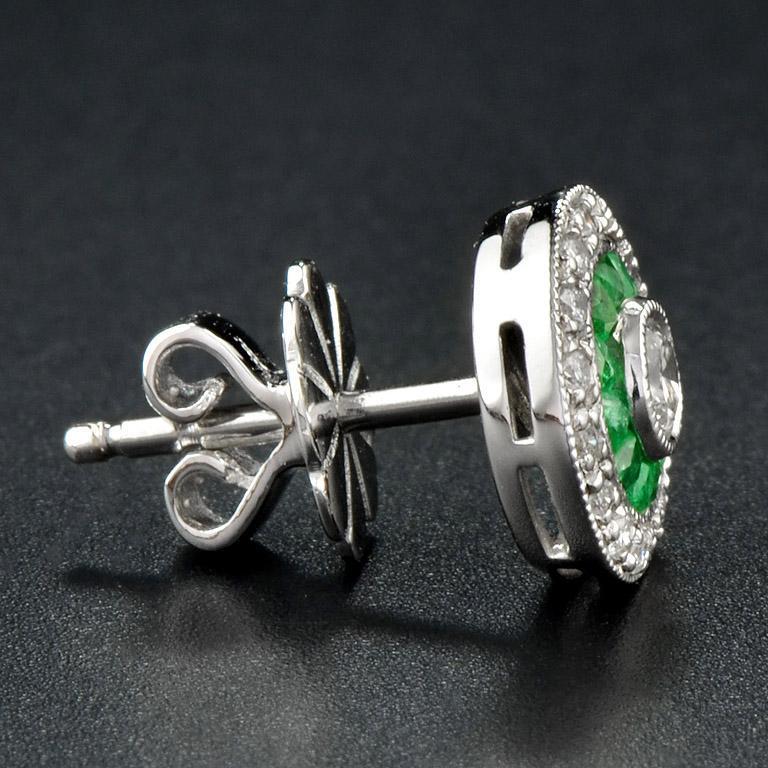 Round Diamond & Green Emerald Invisible Set Double Halo Stud White Gold Earrings en Nuevo estado para la venta en Oakton, VA