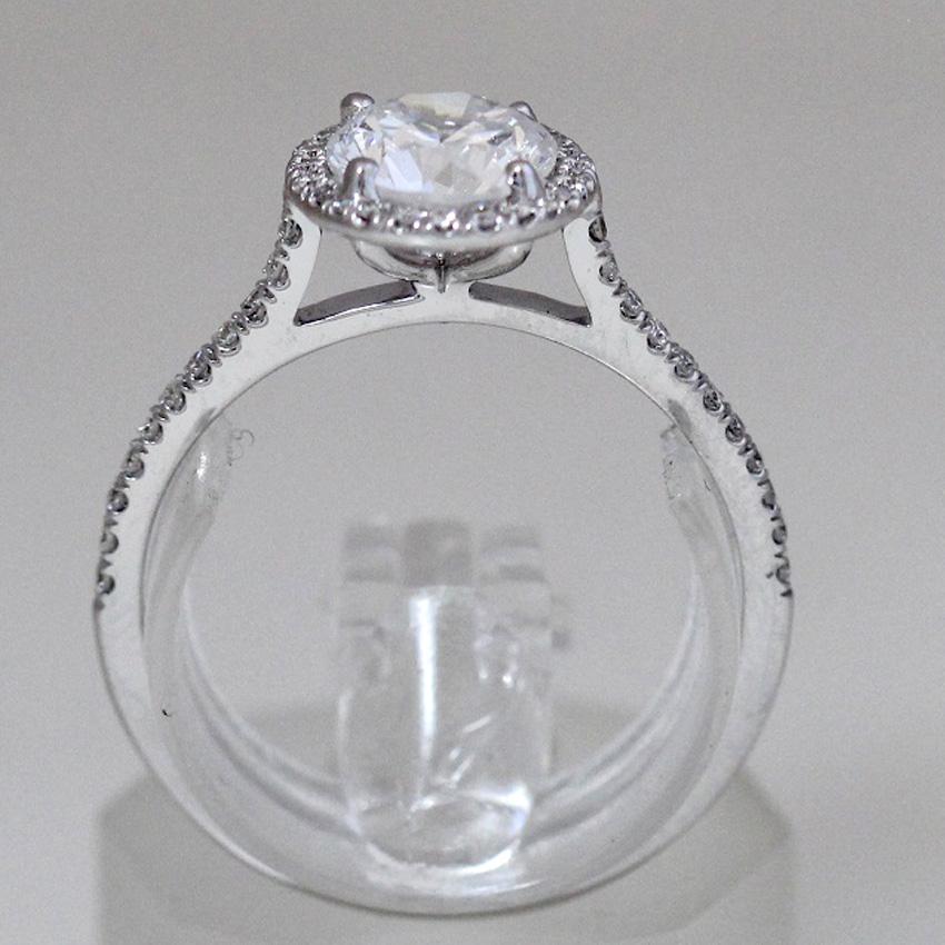 Der Ring kann auch ohne den Mittelstein gekauft werden. Ich kann einen anderen Mittelstein liefern, der Ihrem Budget entspricht, wenn es höher oder niedriger ist.
Wenn der Ring bereits verkauft ist, wird er auf Bestellung angefertigt und benötigt