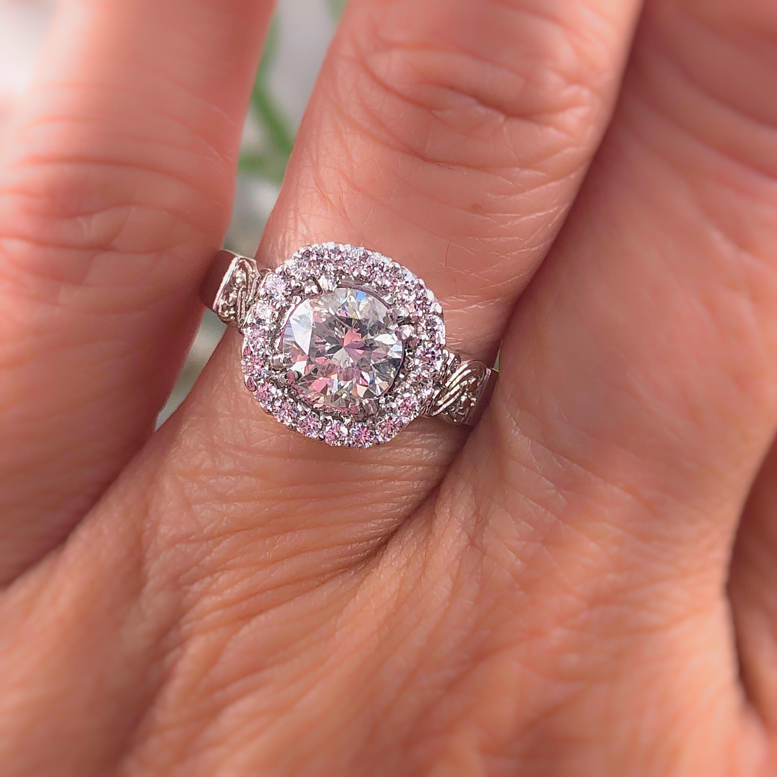 Anello di fidanzamento a fascia con diamante rotondo a raggiera 1,50 carati in vendita 2