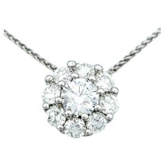 Halskette mit rundem Diamant-Halo-Anhänger und Weizenkette aus 18 Karat Weißgold
