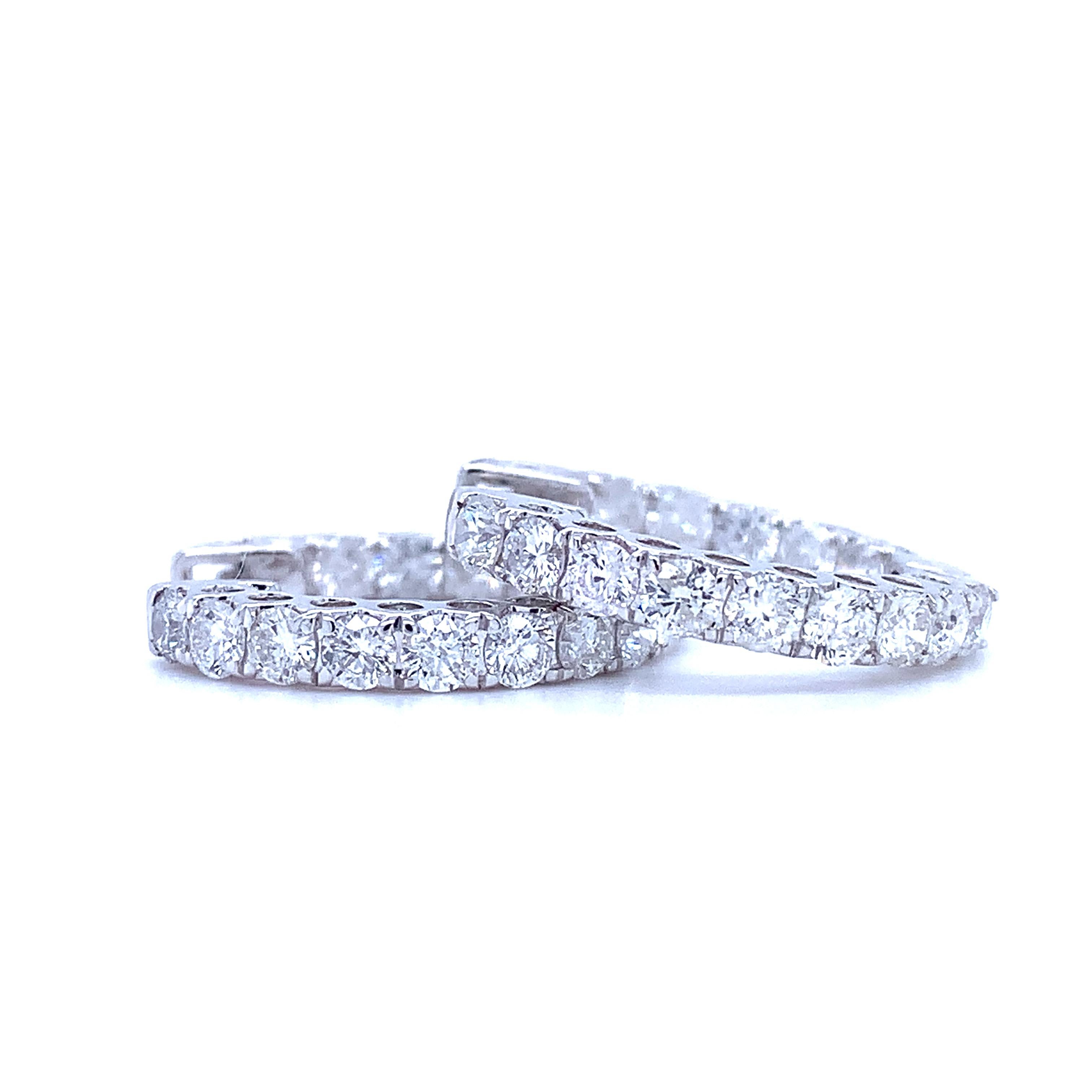 Orecchini a cerchio con diamante rotondo in oro bianco 18 carati In condizioni Nuovo in vendita a London, GB