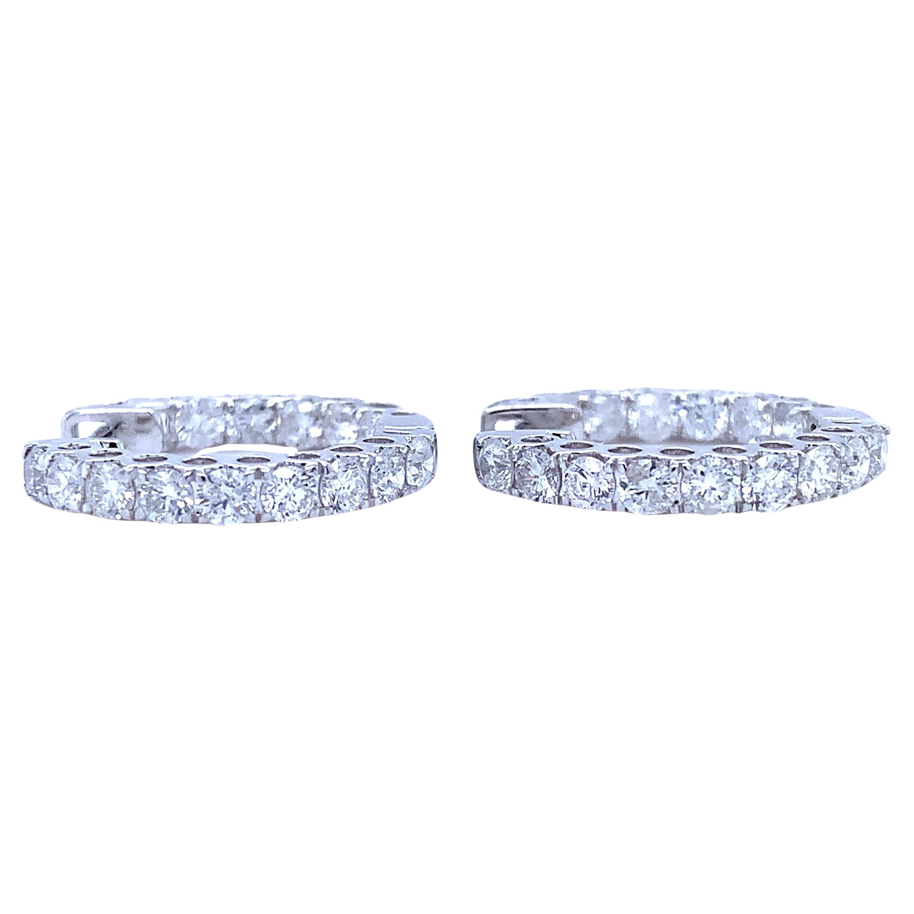 Pendientes de aro de diamante redondo de oro blanco de 18k