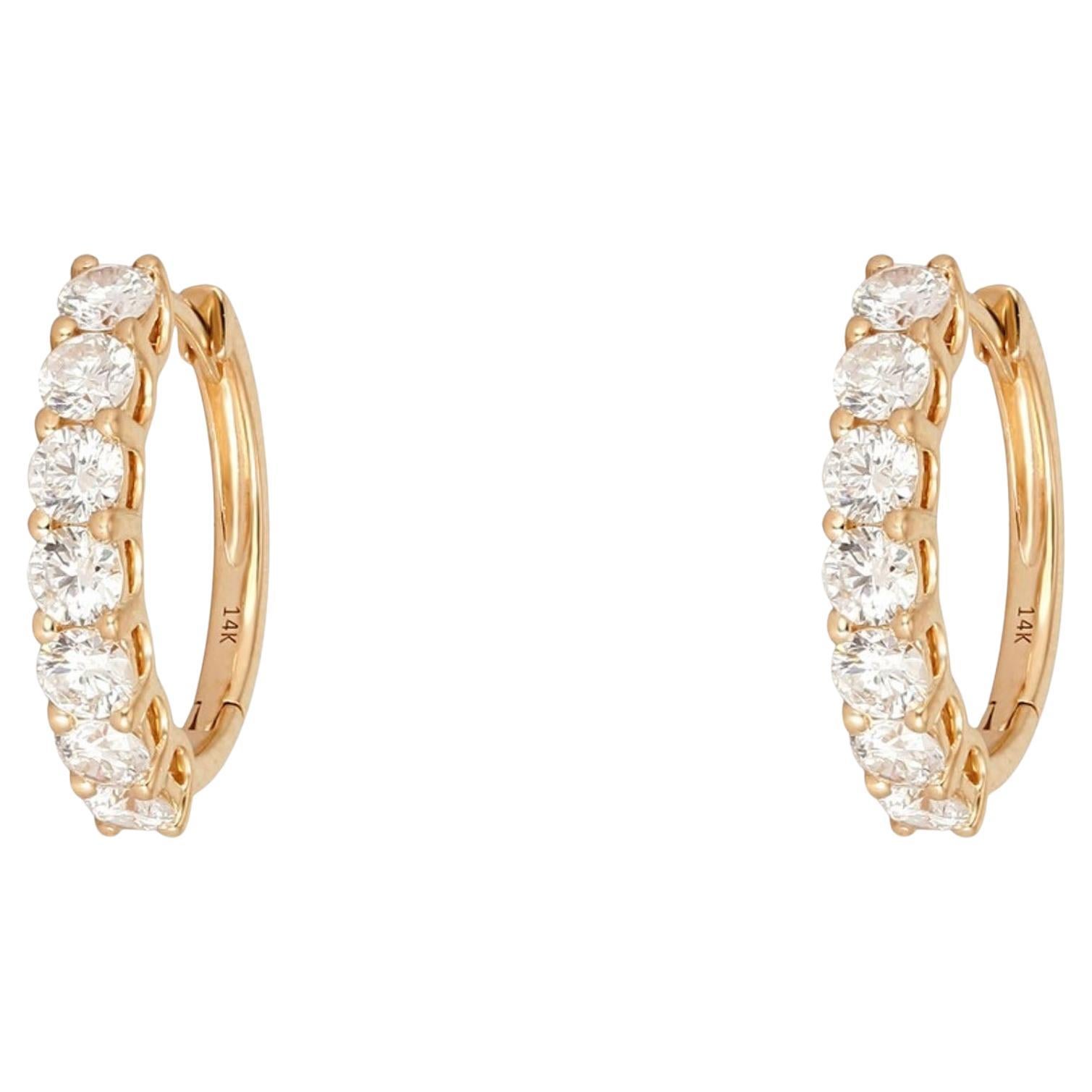 Pendientes tipo «huggie» de oro de 14K con diamantes de 1,35 ct en total en venta