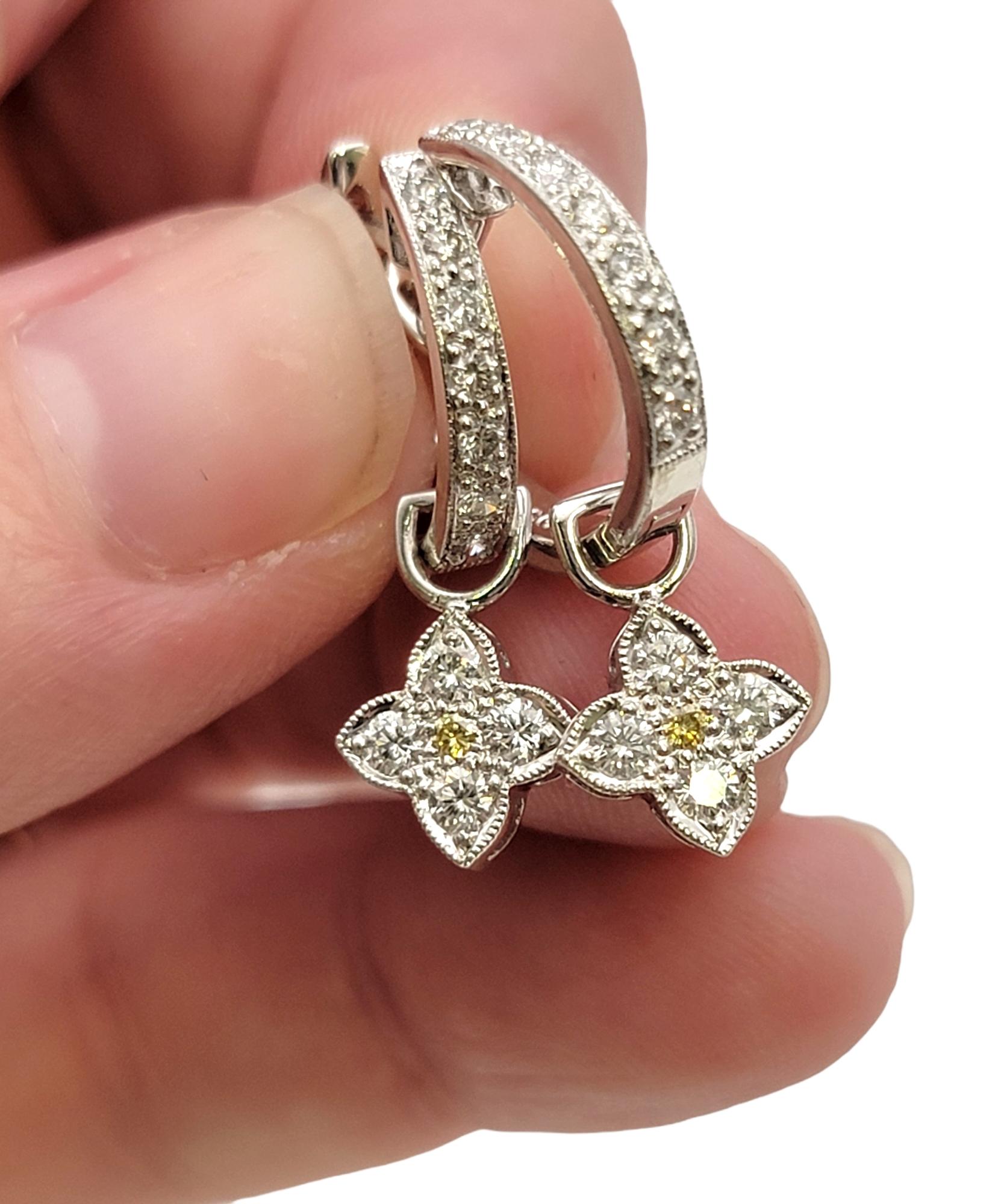 Runde Diamant Huggie-Ohrringe mit gelben und weißen Diamant-Ohrringen im Angebot 1