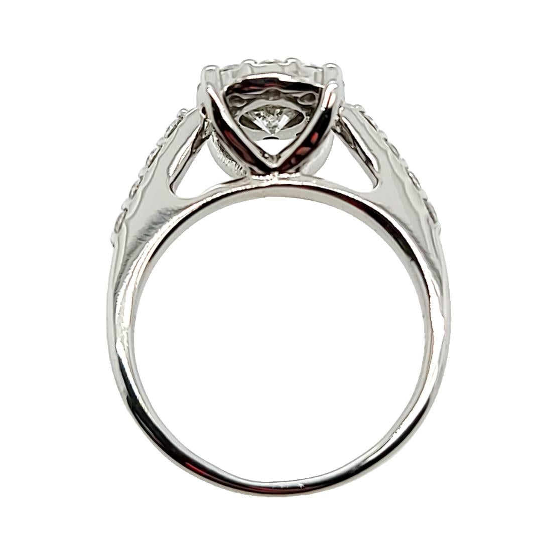 Round Diamond Illusion Engagement Ring in White Gold In Good Condition For Sale In Coral Gables, FL