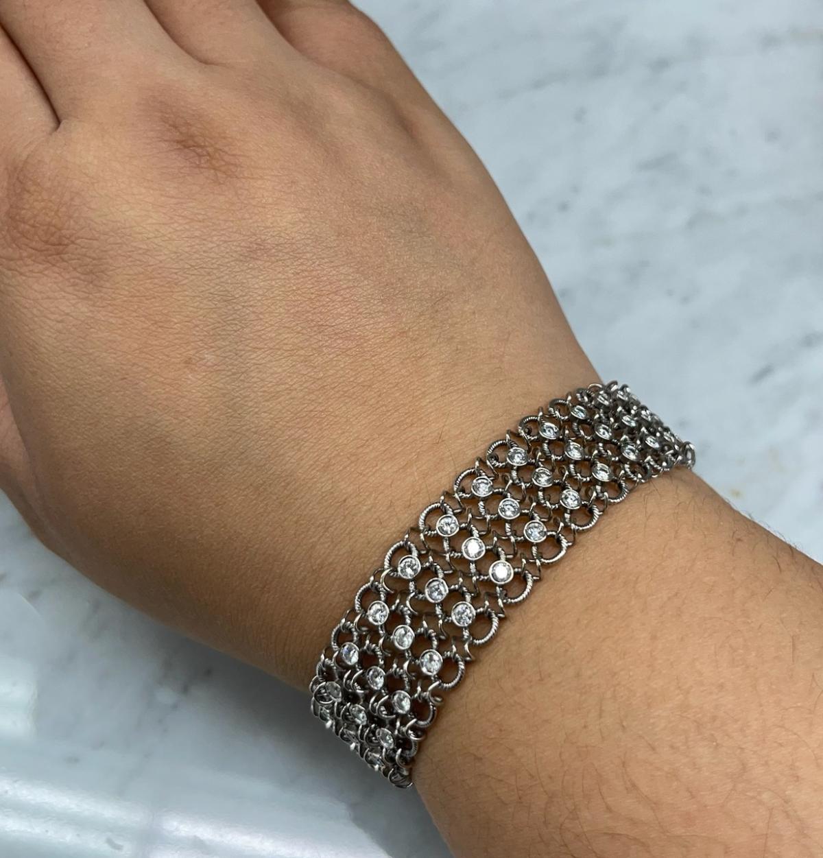 Round Diamond Mesh Bracelet  In New Condition For Sale In Los Angeles, CA