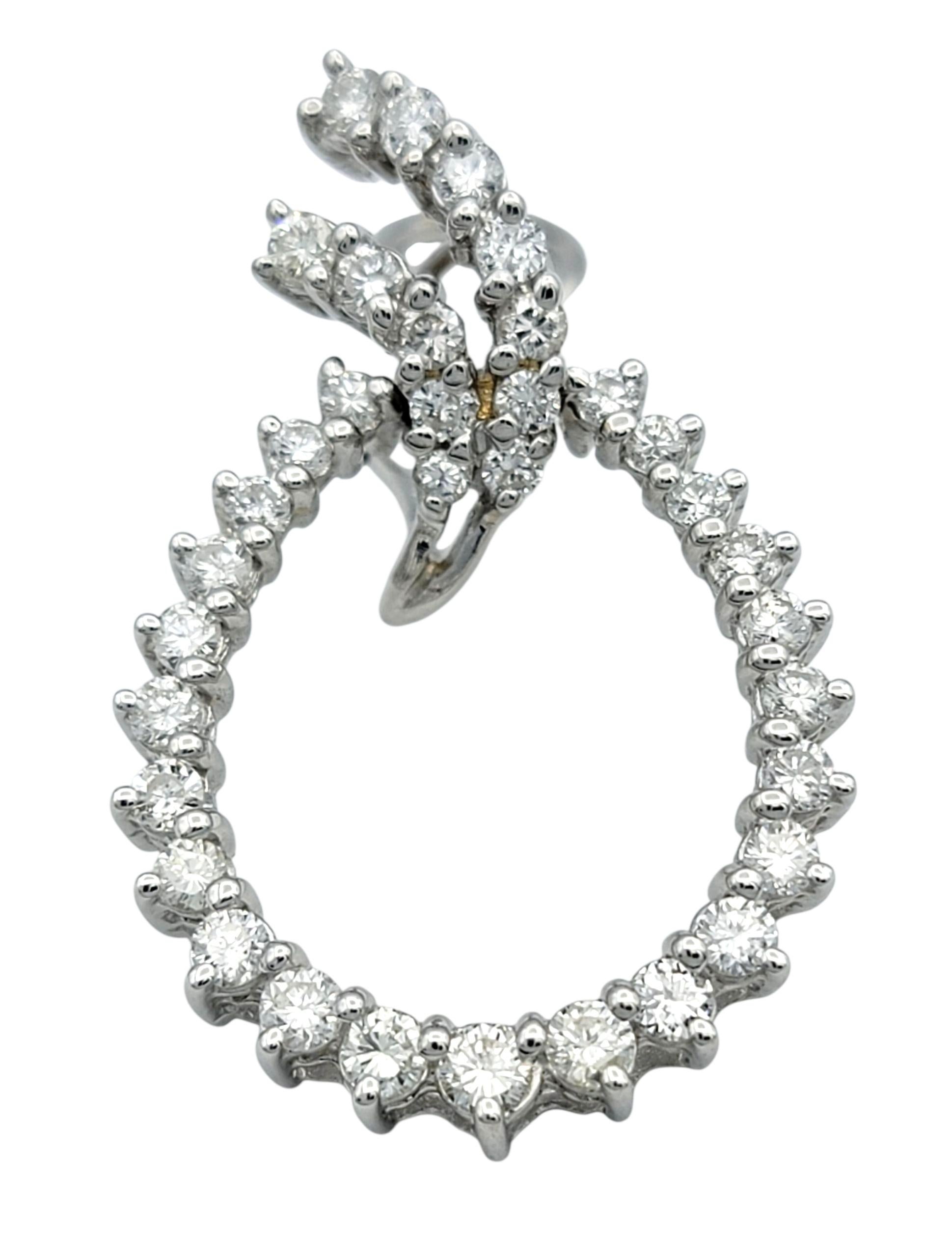 Pendientes con clip de círculo abierto de diamante redondo en oro blanco pulido de 14 quilates Corte redondo en venta
