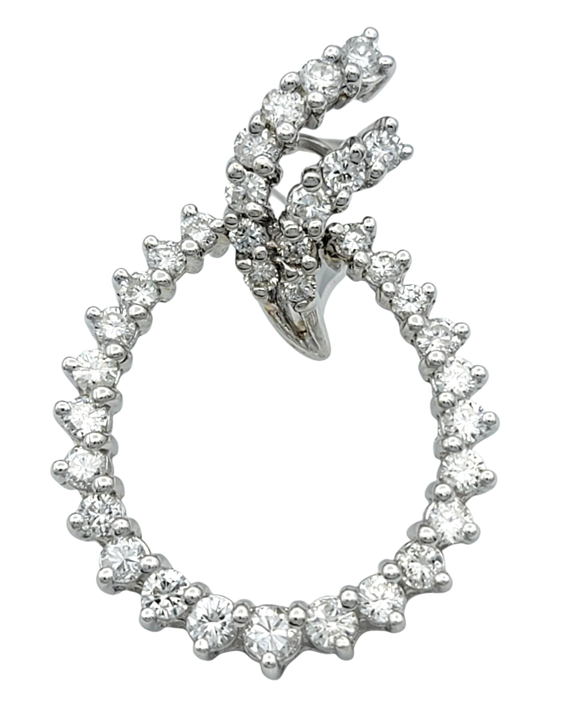 Pendientes con clip de círculo abierto de diamante redondo en oro blanco pulido de 14 quilates en Bueno estado para la venta en Scottsdale, AZ