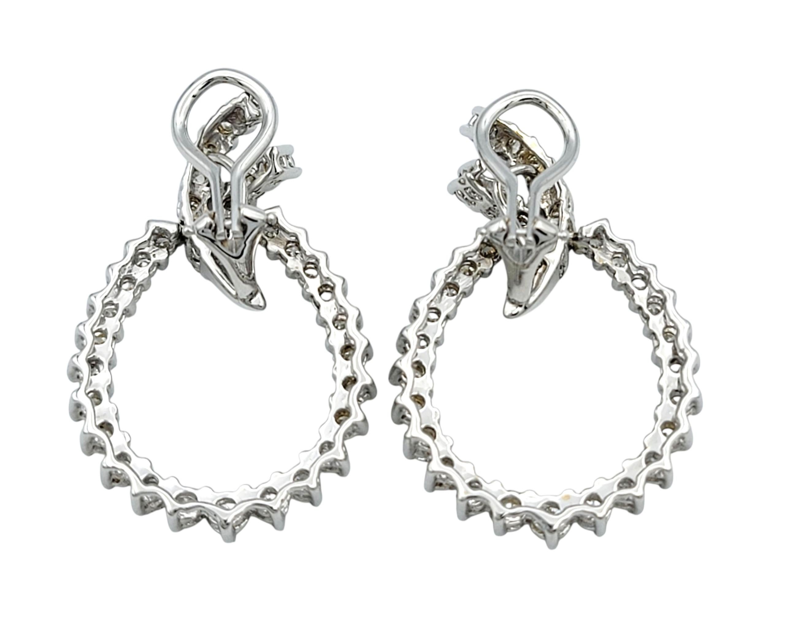 Pendientes con clip de círculo abierto de diamante redondo en oro blanco pulido de 14 quilates en venta 1